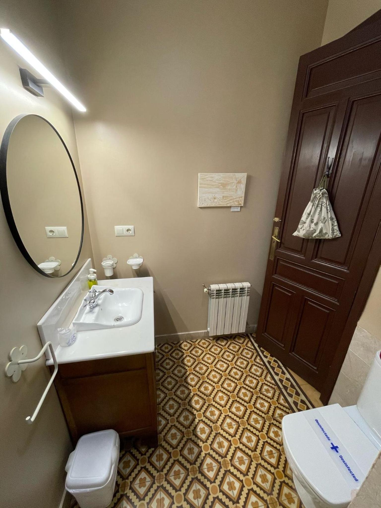 Standard Double Room - Photo 15