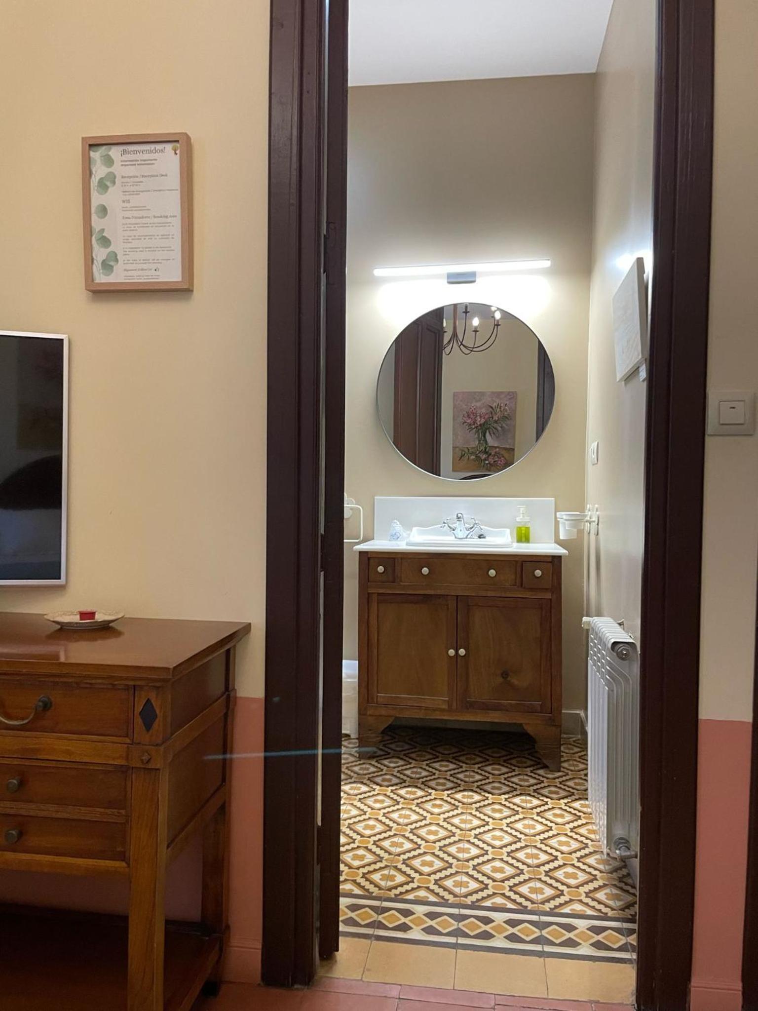 Standard Double Room - Photo 14