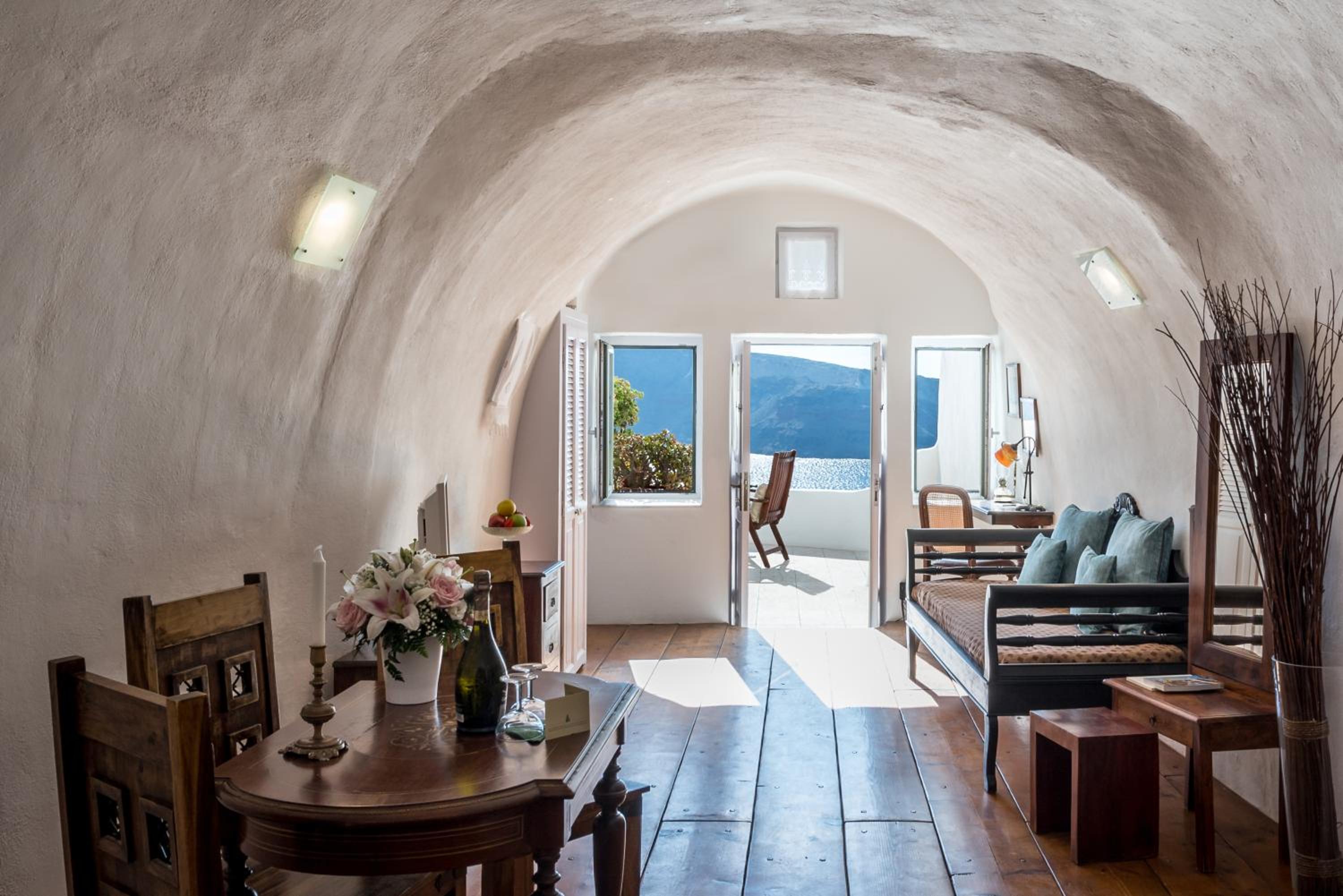  Fanari Honeymoon Suite with Indoor Cave Whirlpool & Caldera View photo 1