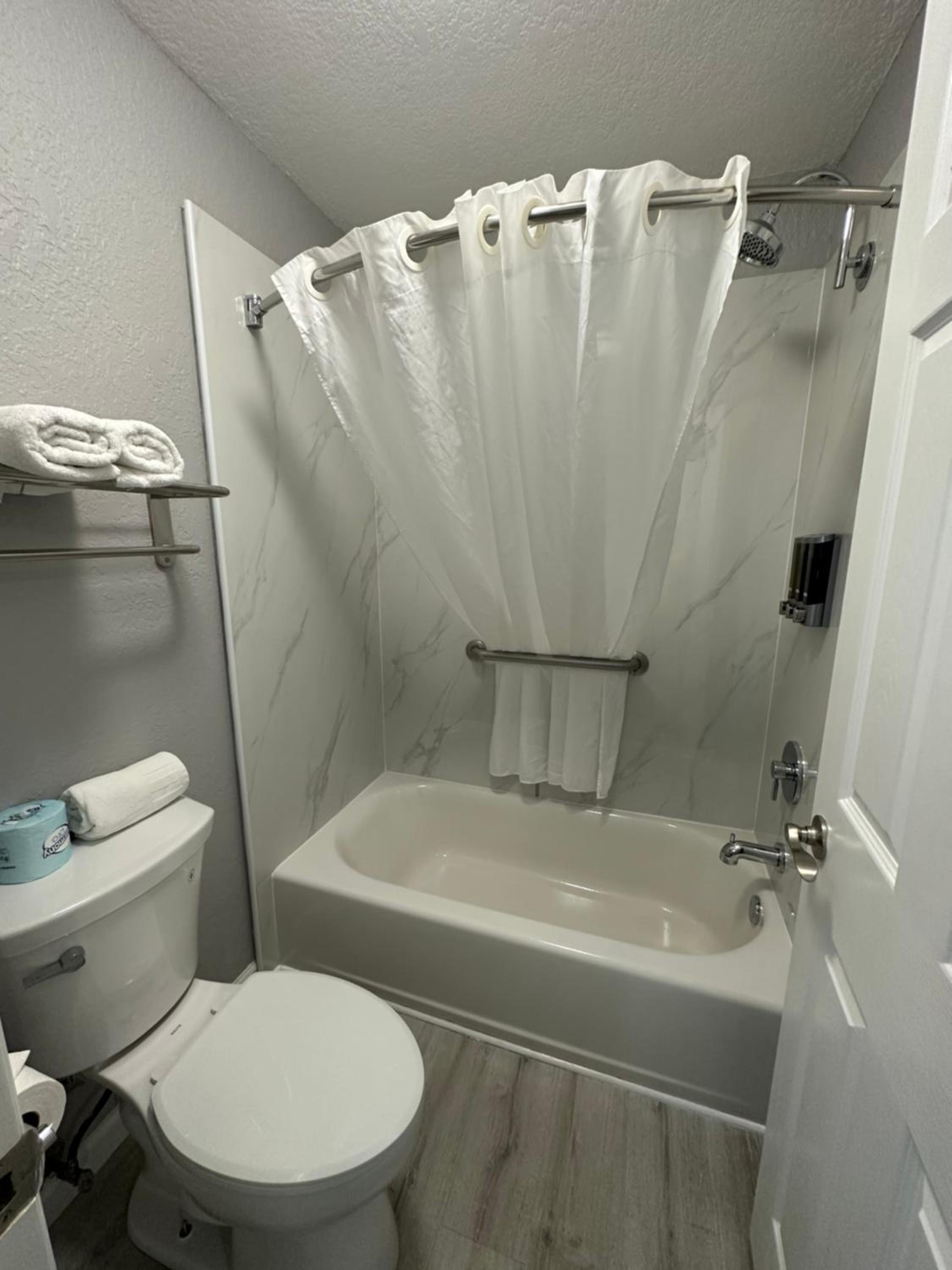 Queen Room with Two Queen Beds (4 Person Max Occupancy) photo 2
