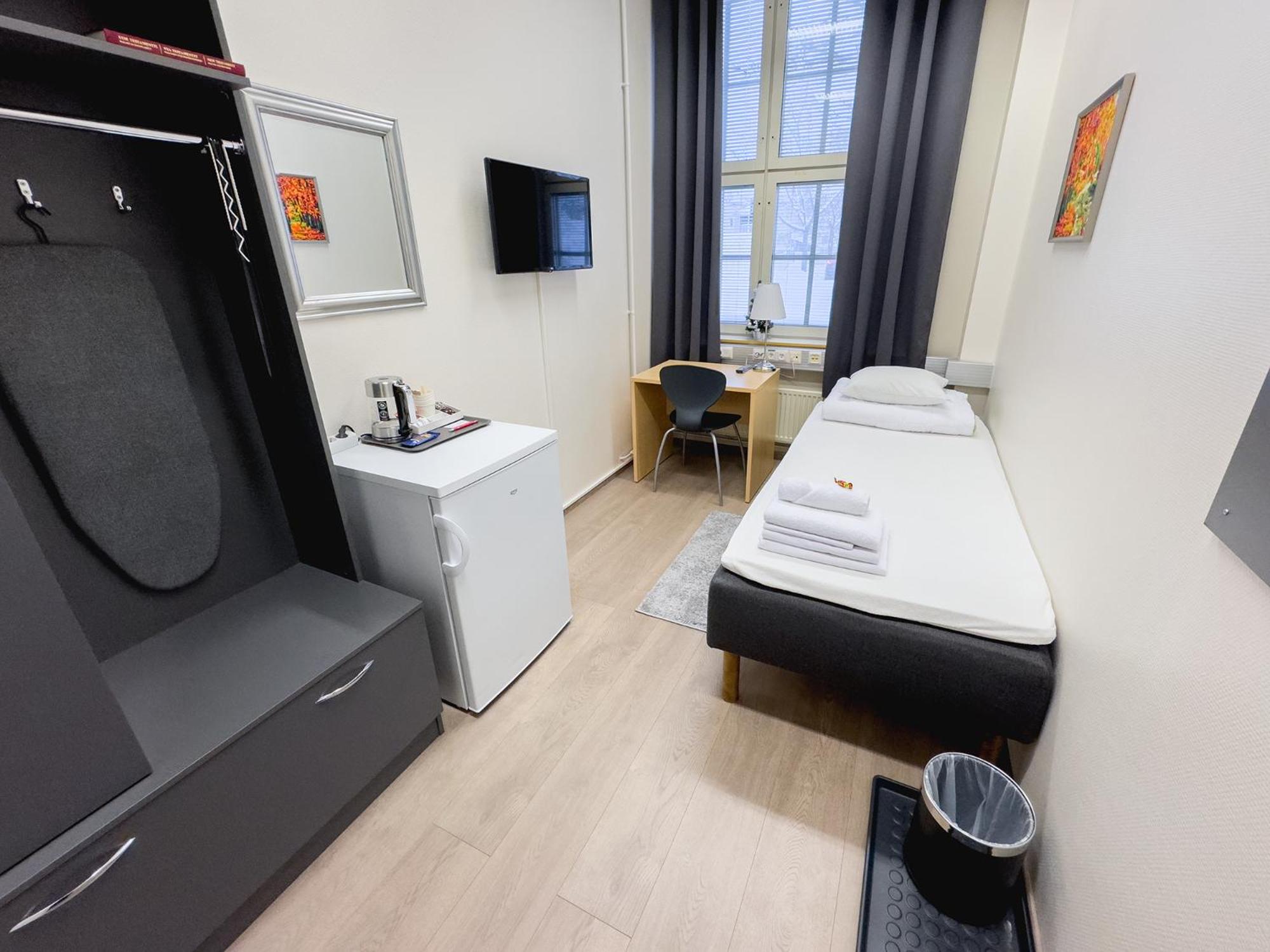 Single Room with Shared Bathroom photo 2