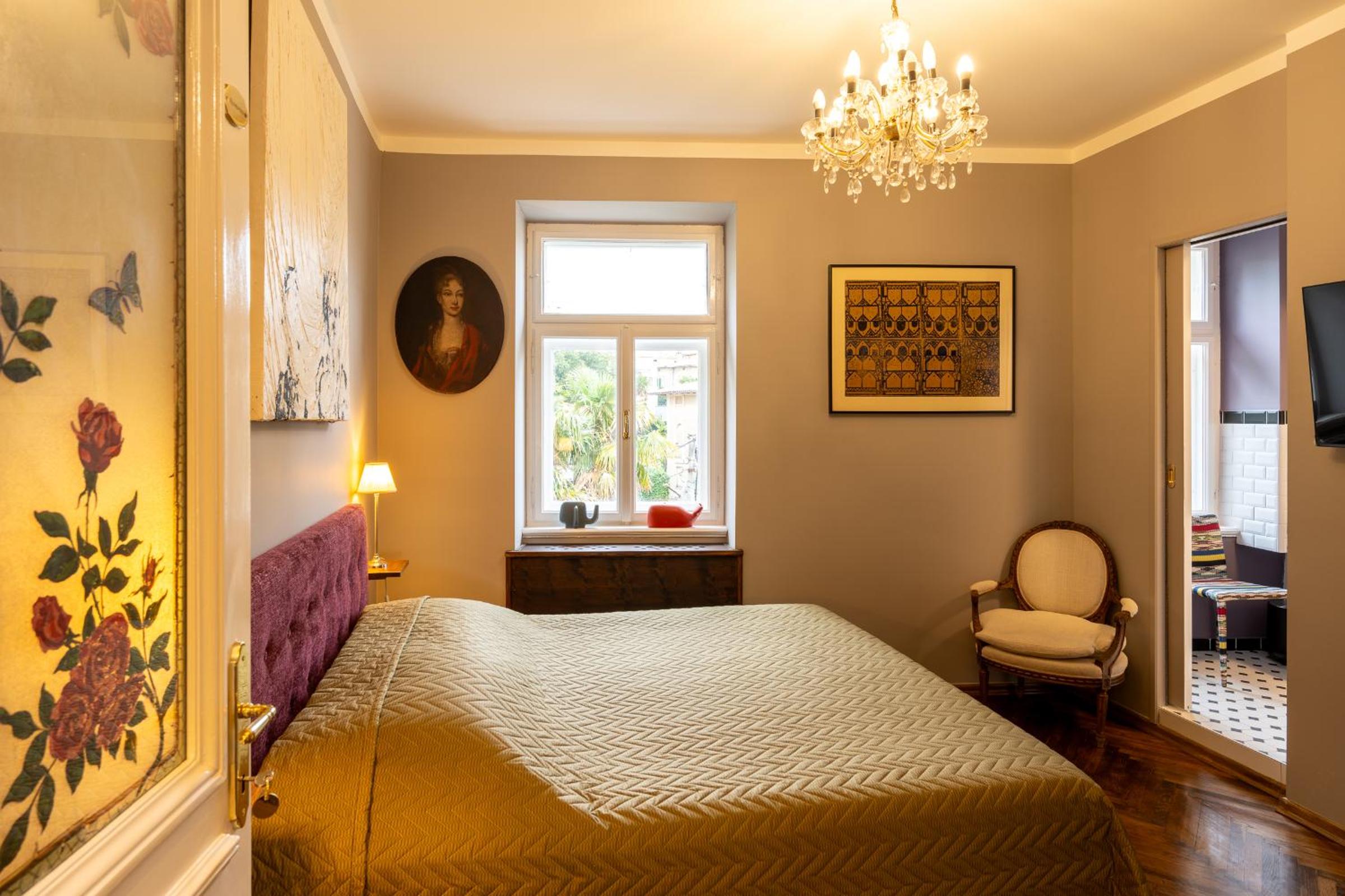 Deluxe Double Room with Side Sea View photo 2