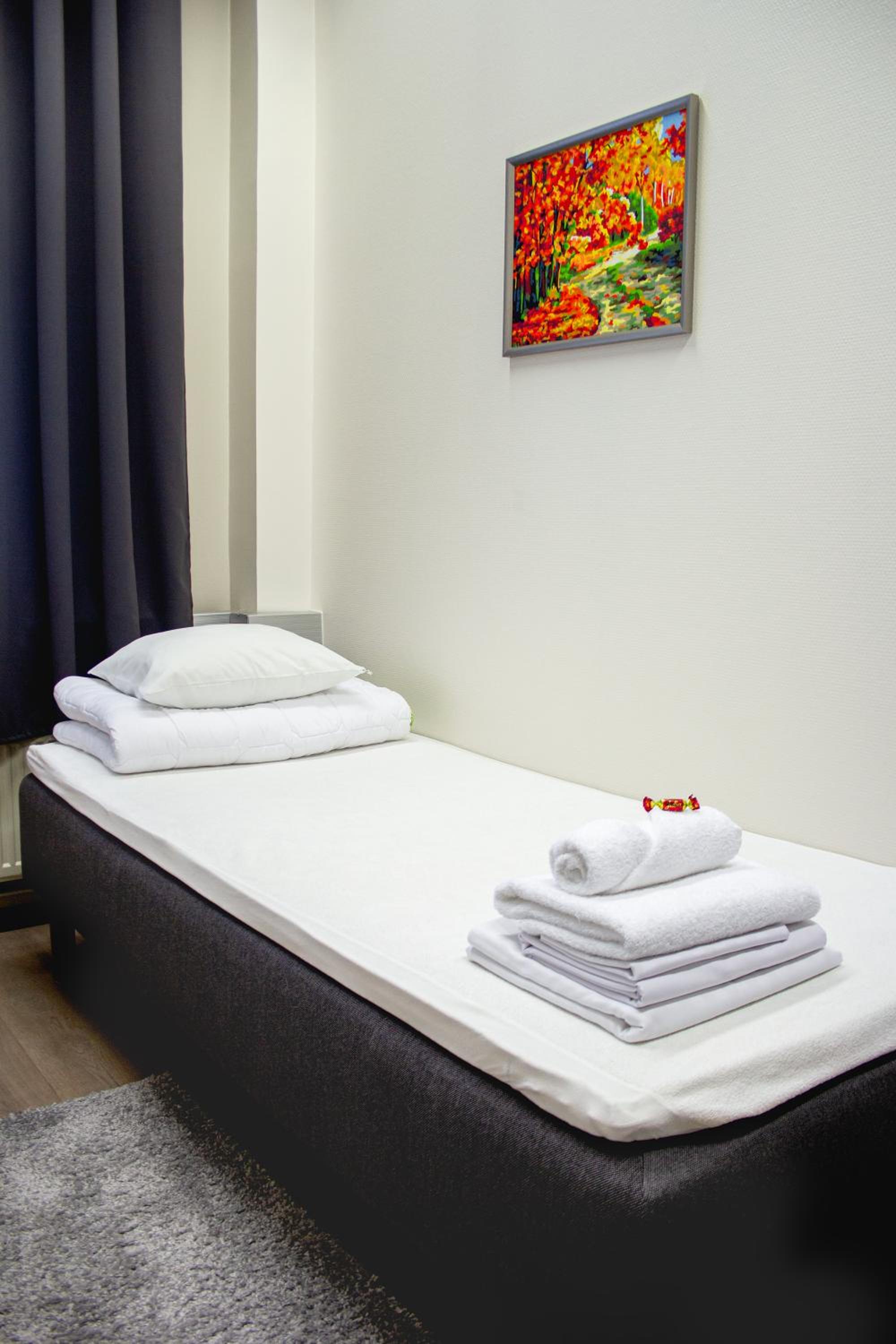 Single Room with Shared Bathroom photo 3