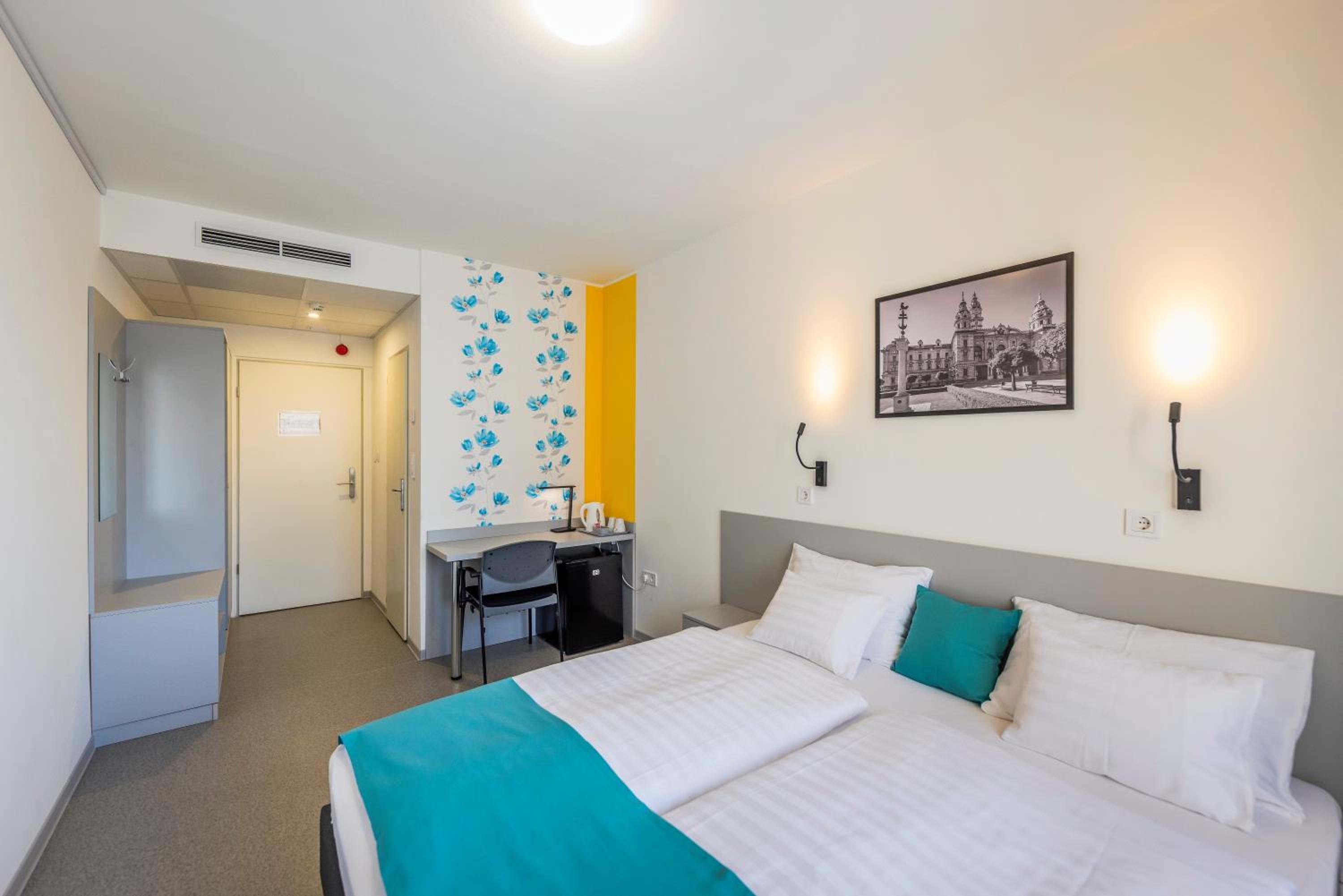 Double Room - Photo 3