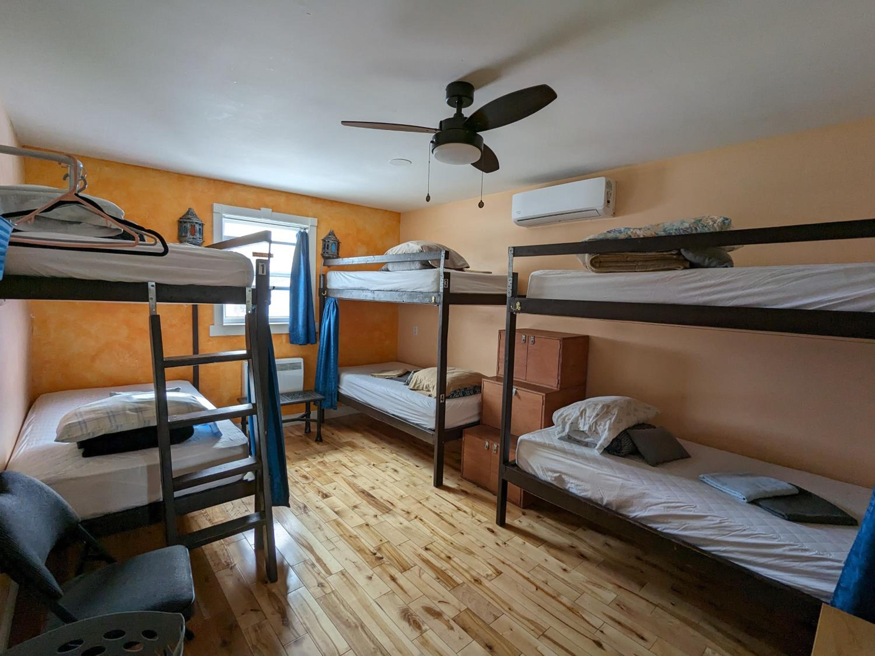 Bed in 6-Bed Dormitory Room photo 3