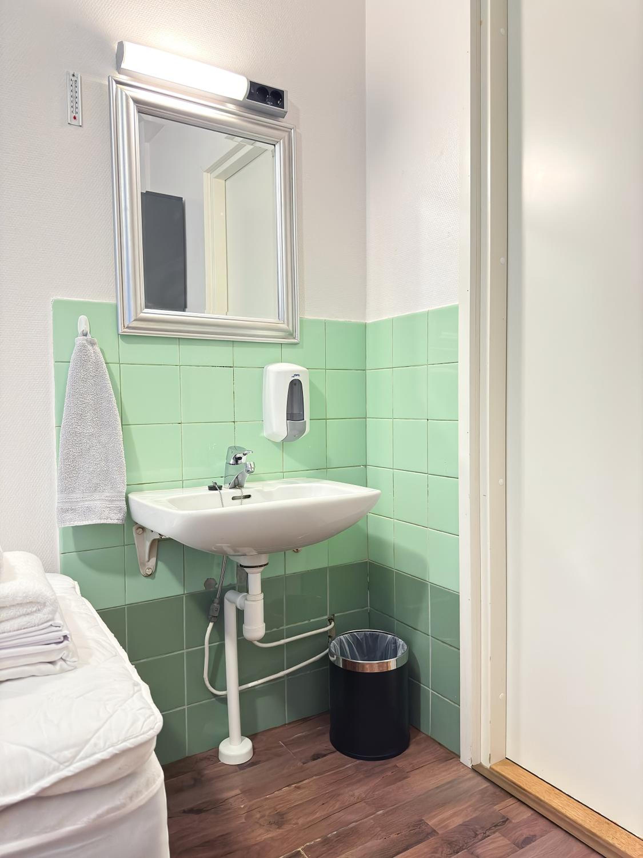Single Room with Shared Bathroom photo 2