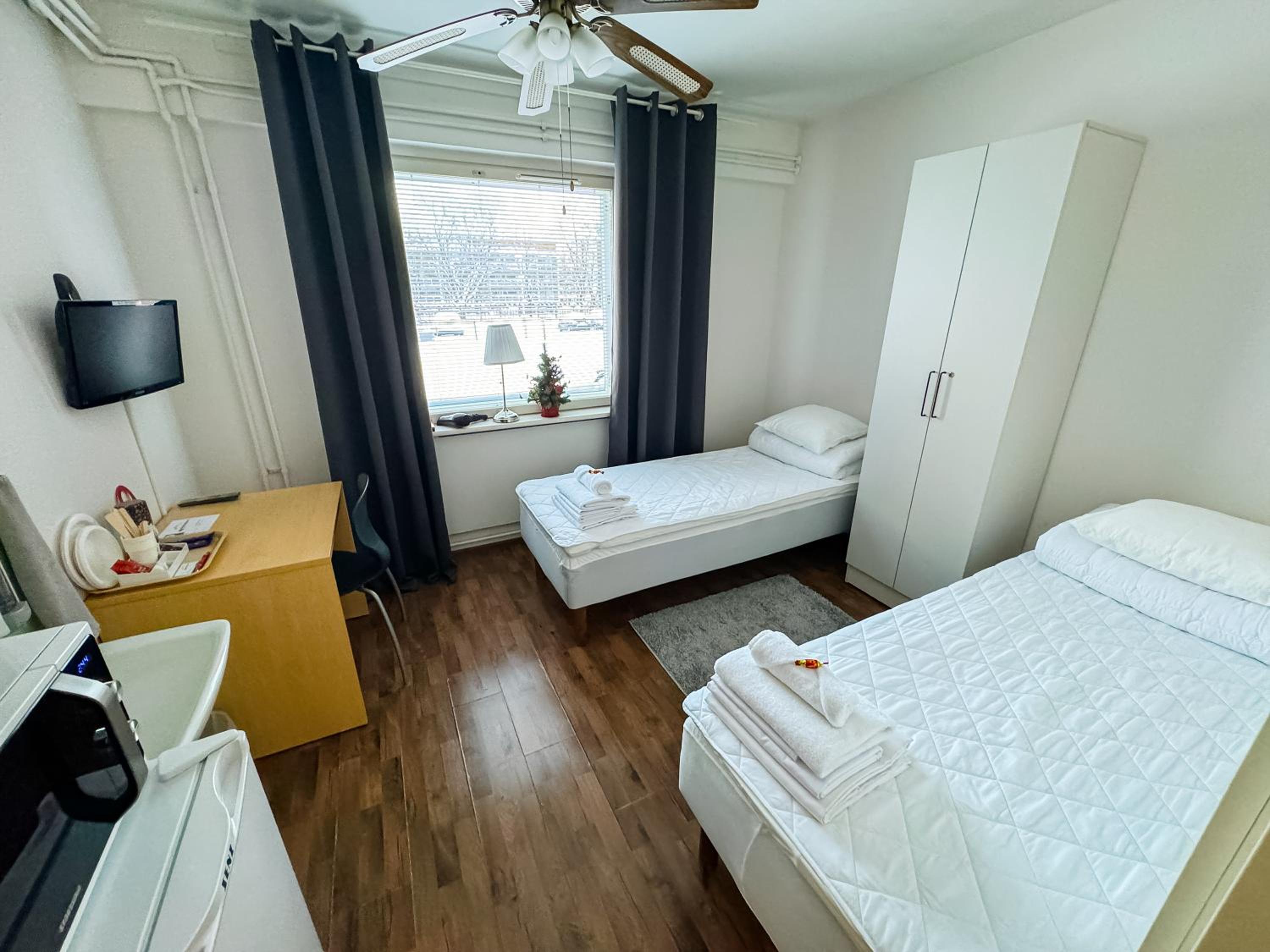 Twin Room with Shared Bathroom photo 1