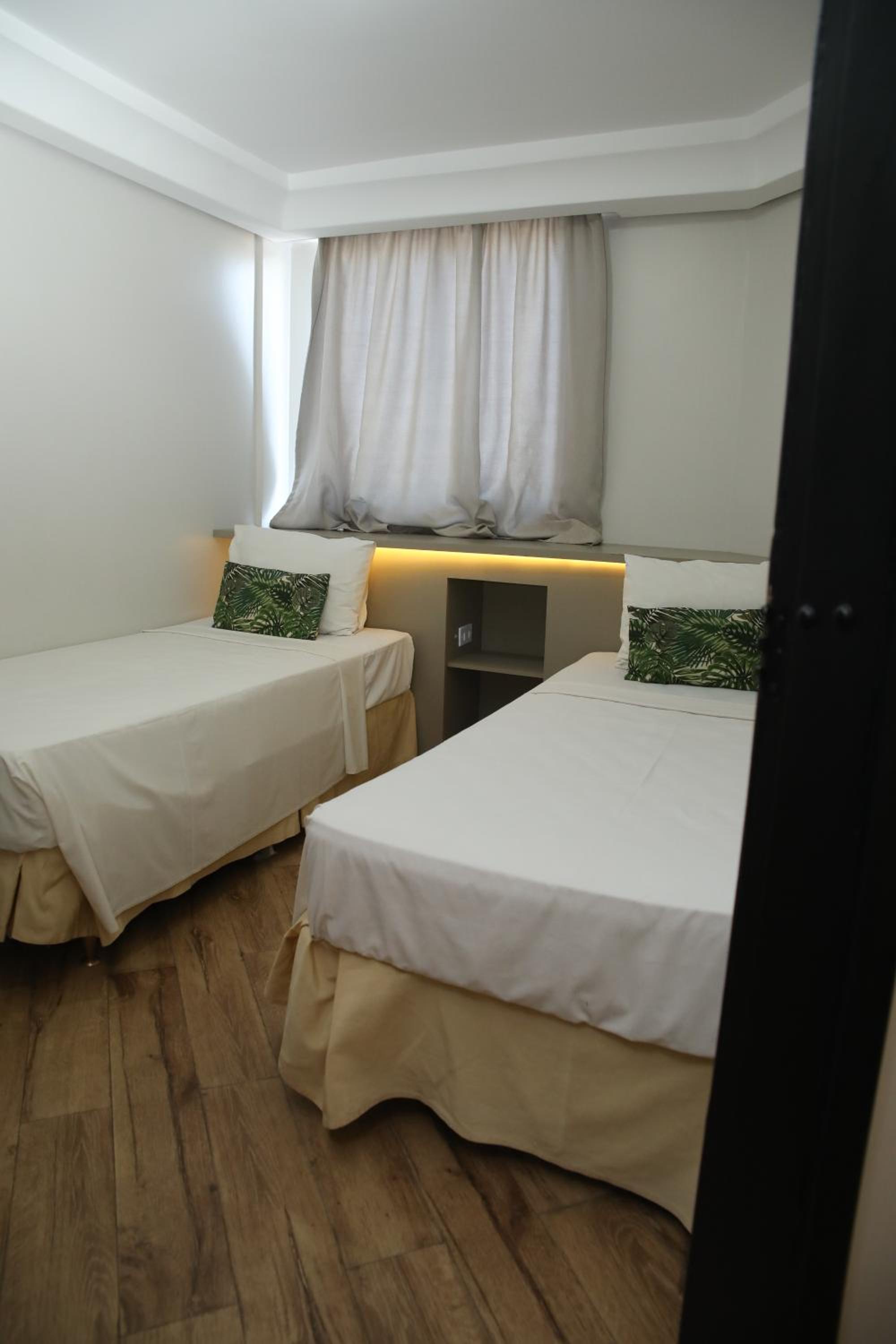 Standard Twin Room - Photo 5