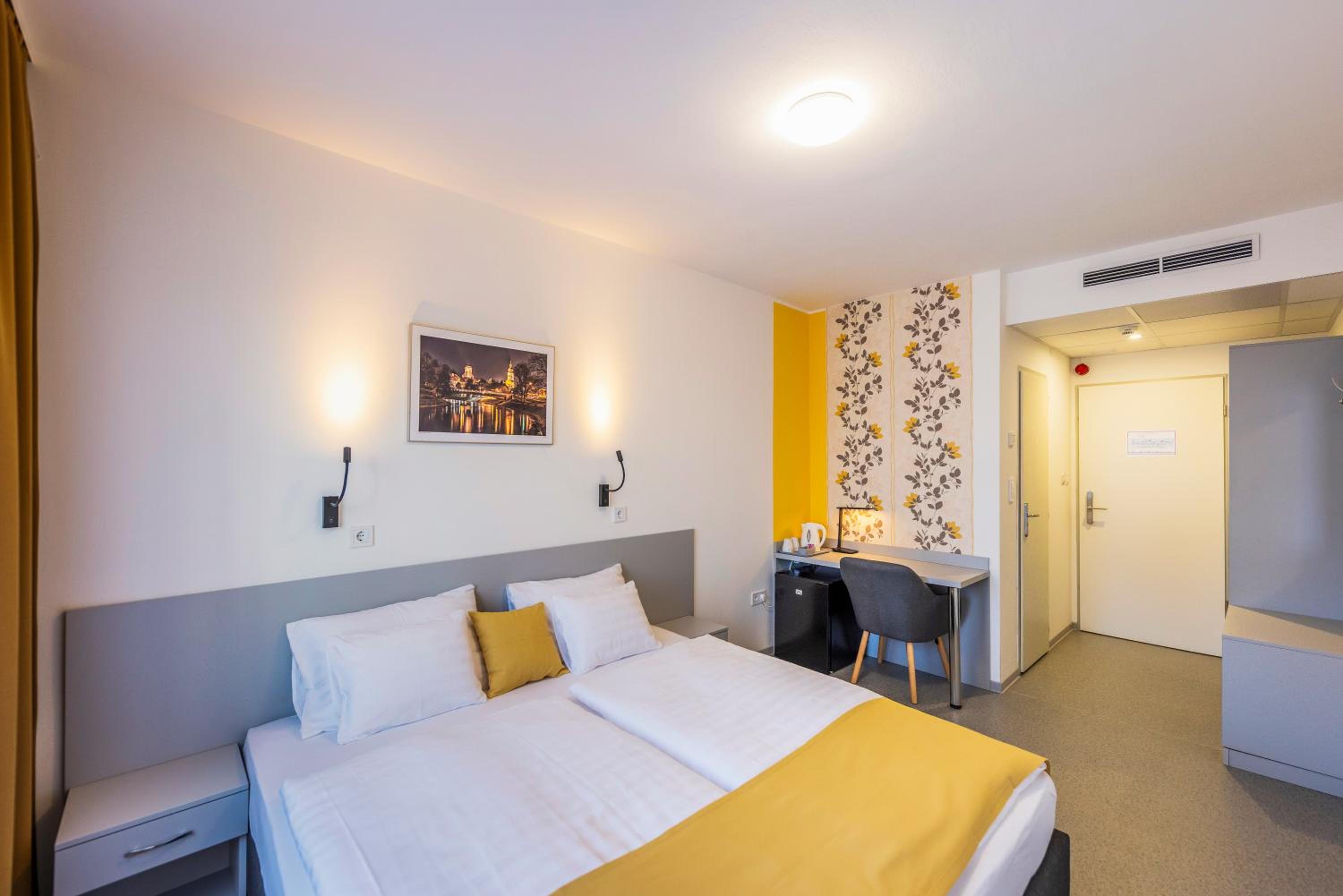 Double Room - Photo 8