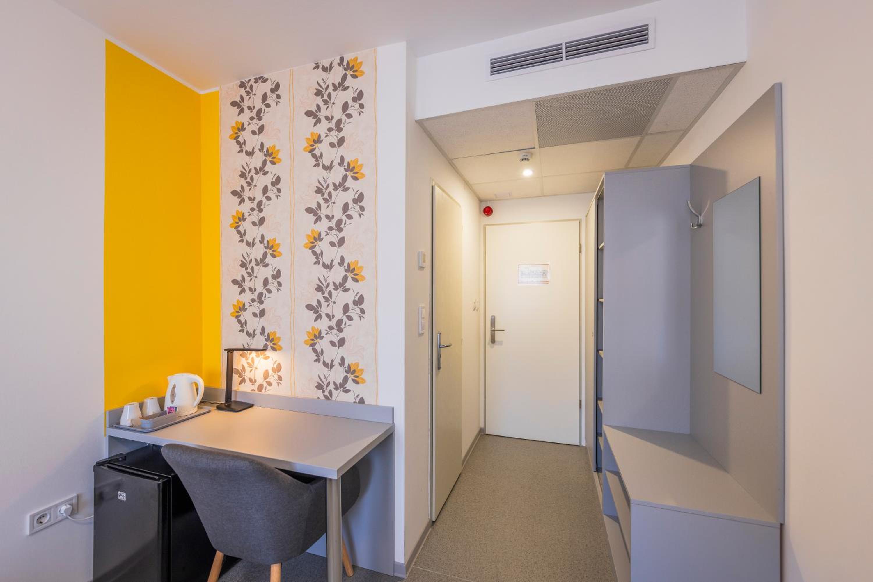 Double Room - Photo 7