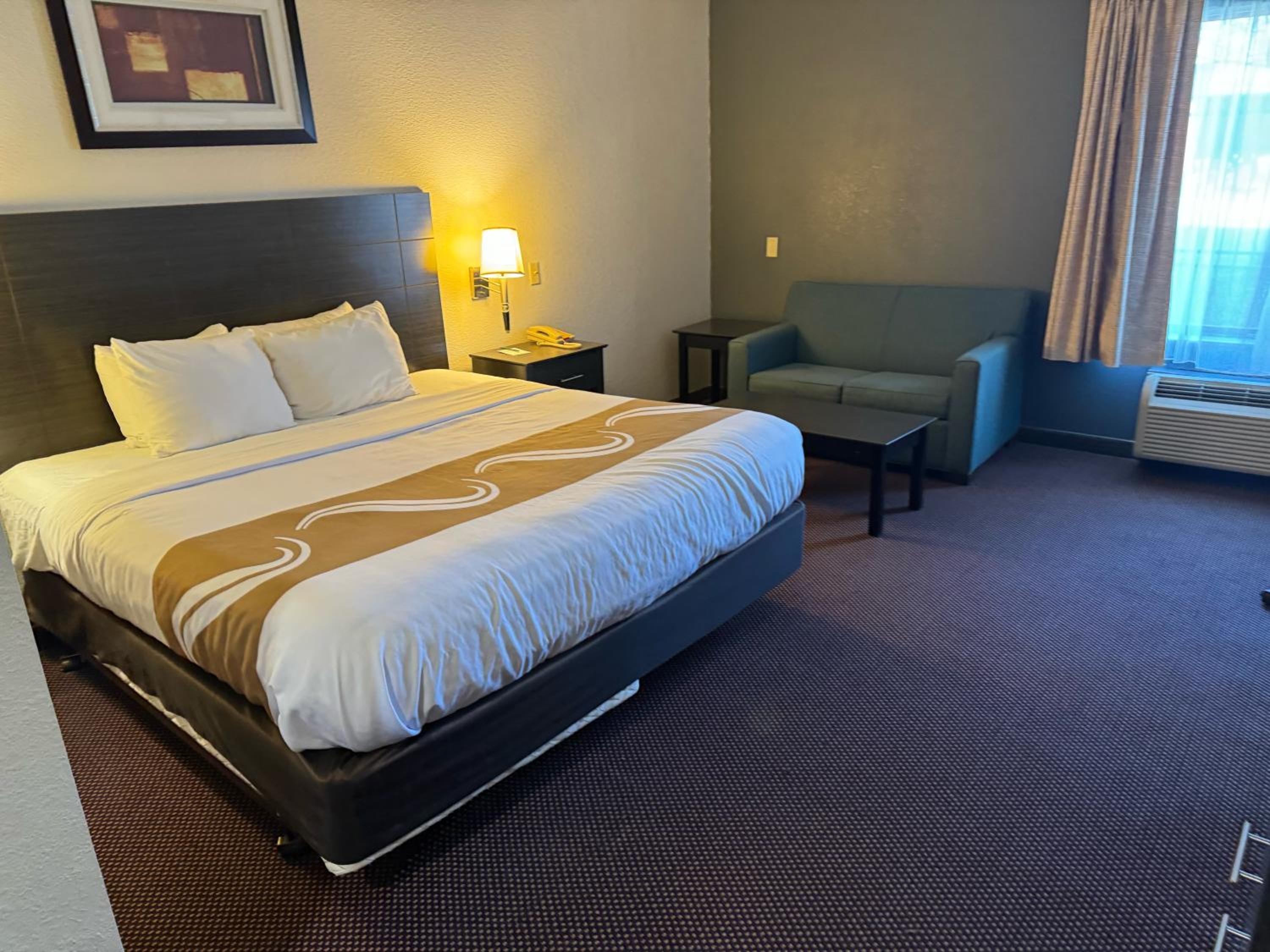 King Room - Non-Smoking - Photo 5