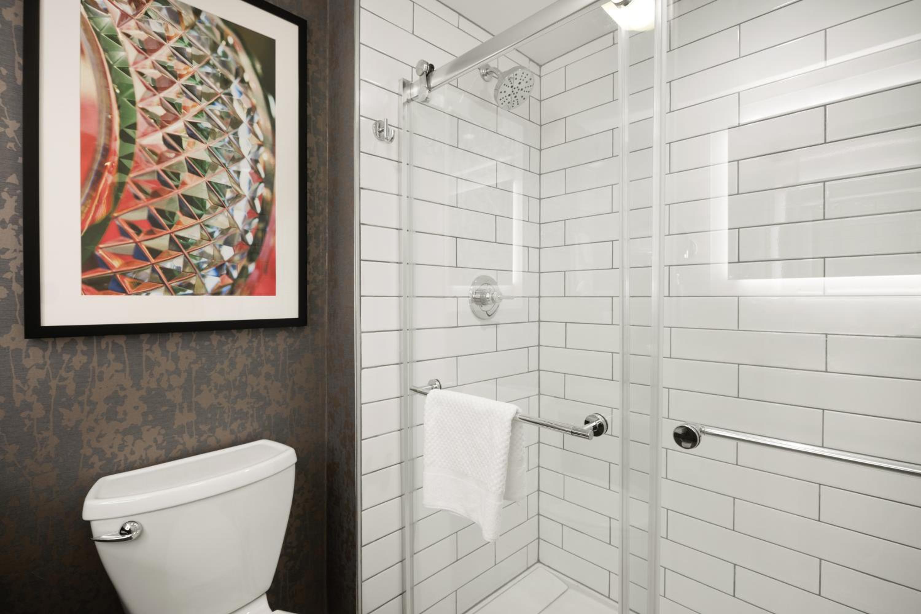 Premium Studio Suite with King Bed - Photo 3