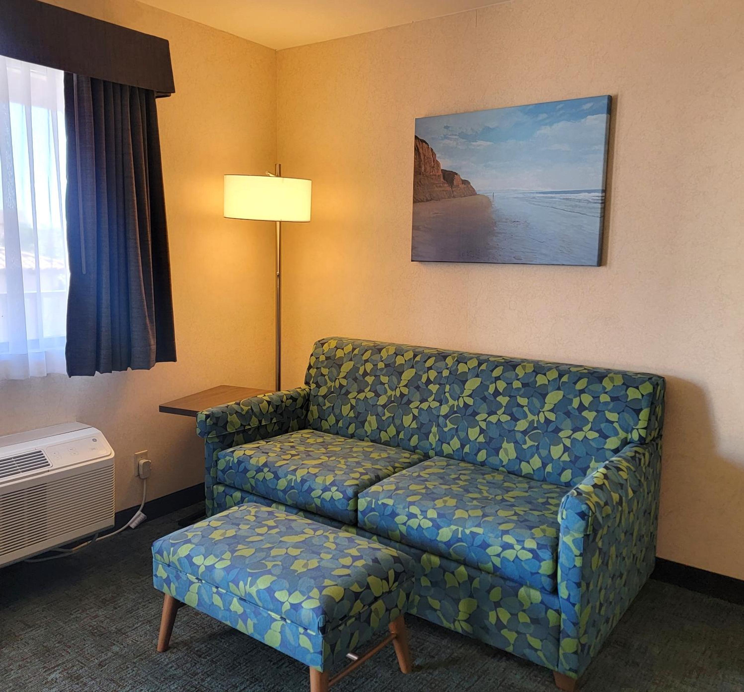 Deluxe King Room - Photo 4