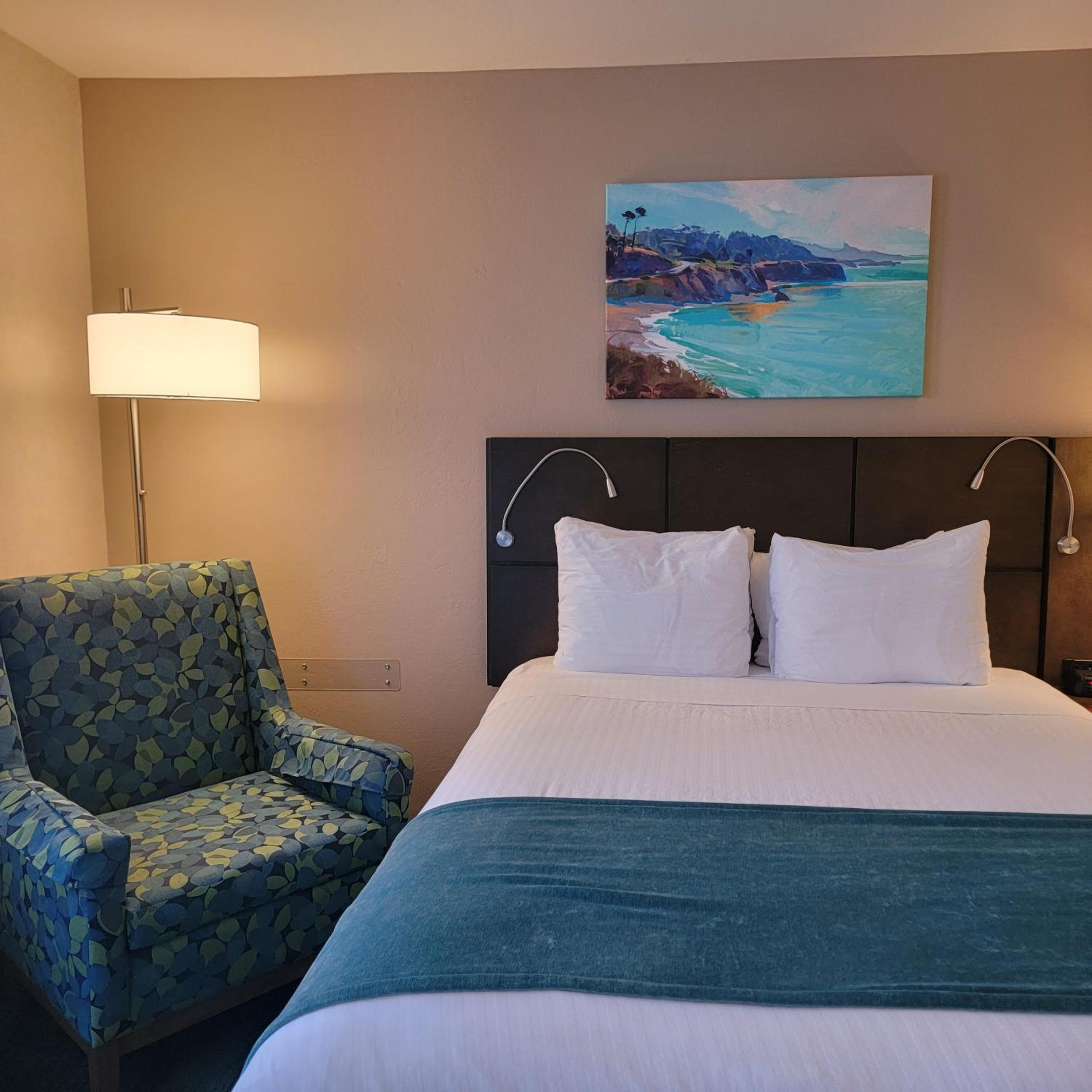 Queen Room with Two Queen Beds - Photo 2
