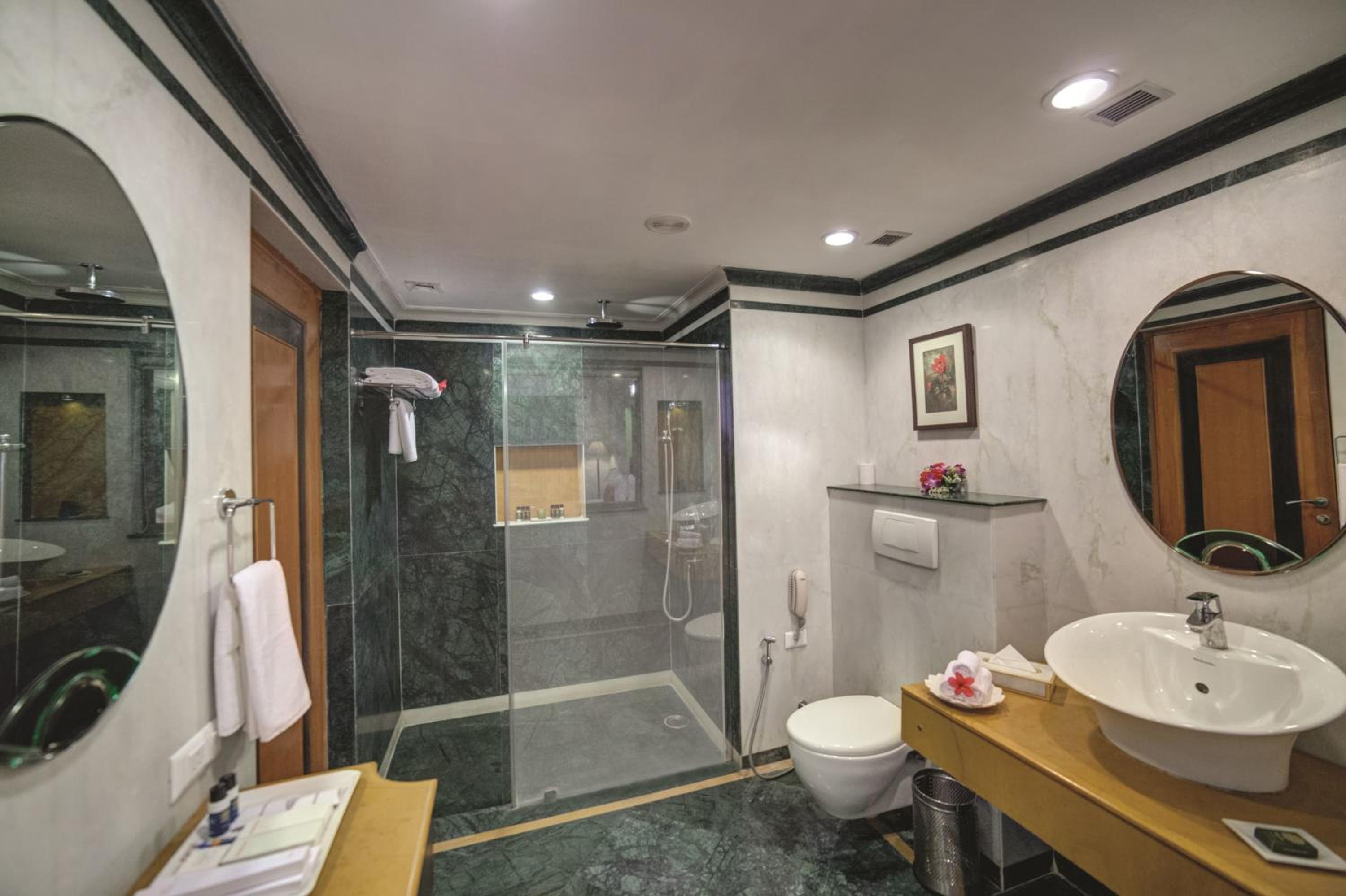 Super Deluxe Room with Private Sitout,Garden & City View: 15% off on F&B and Spa, Happy Hours with 1+1 offer ,Complimentary Welcome Drink on arrival, Signature Activities & Experiences, 10% off on transportation  - Photo 4