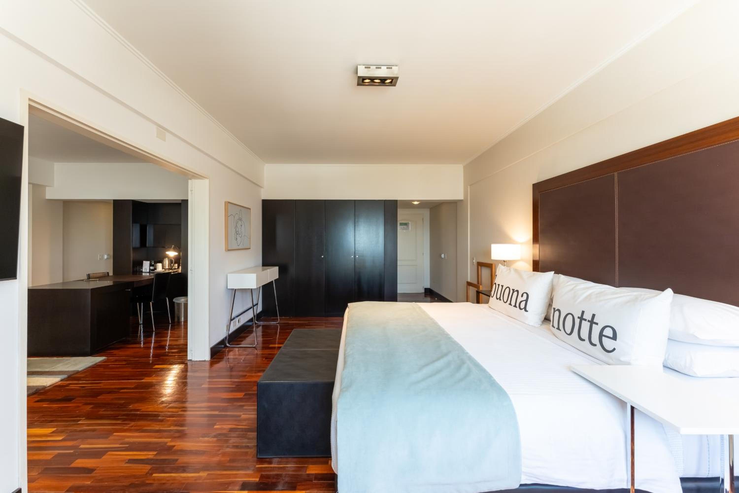 Executive Deluxe Room (2 Adults + 1 Child)