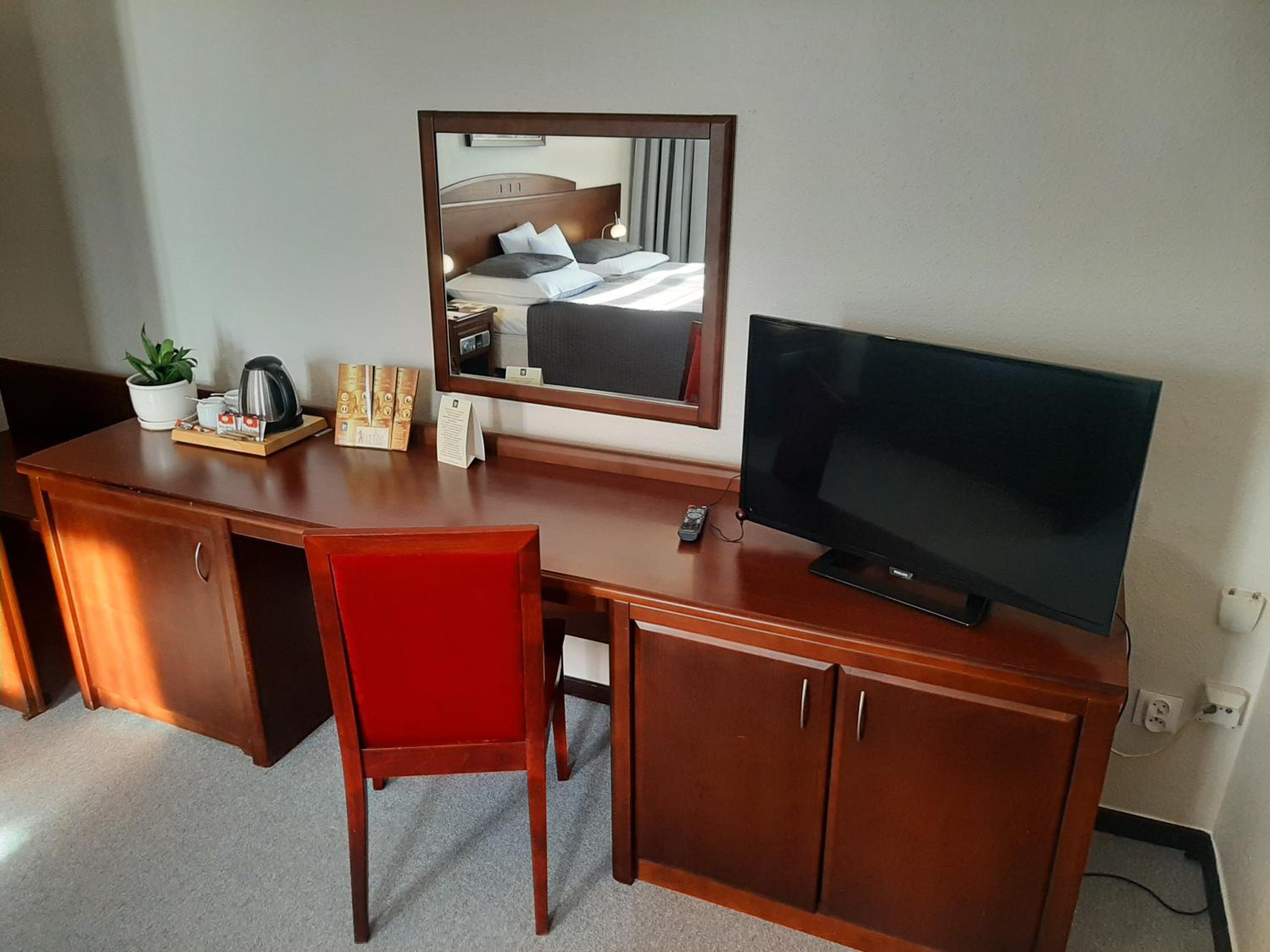 Deluxe Double Room with Bath - Photo 2