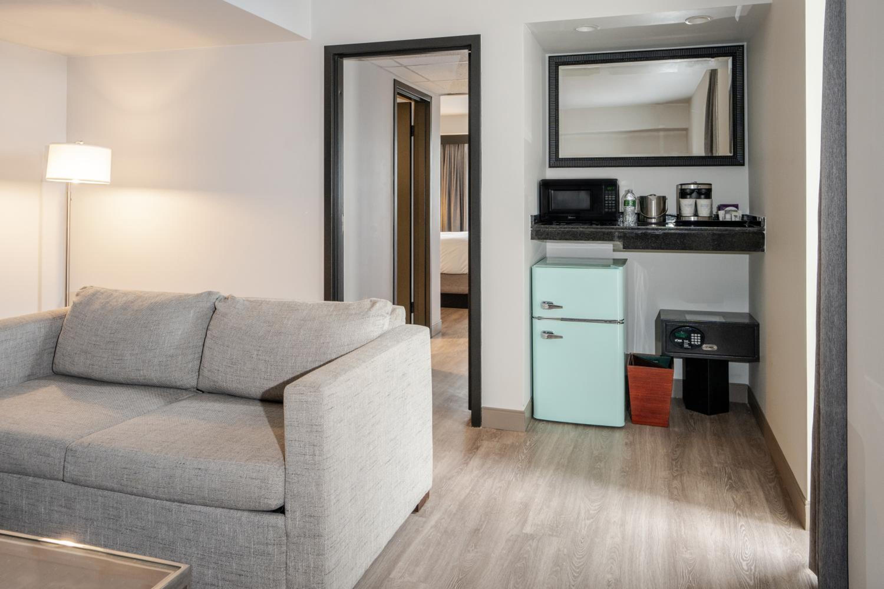 One-Bedroom King Suite - Non-Smoking photo 1