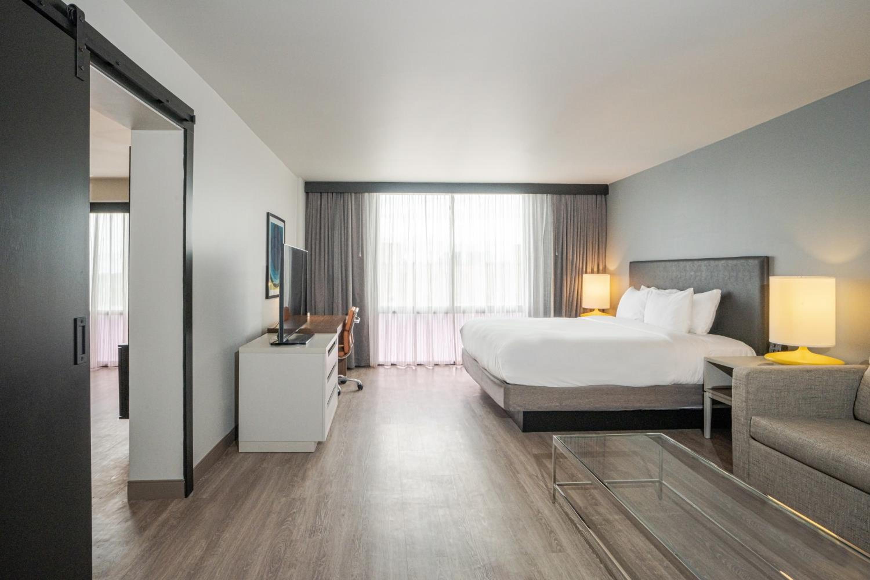 Two-Bedroom Suite with Two King Beds - Non-Smoking - Photo 3