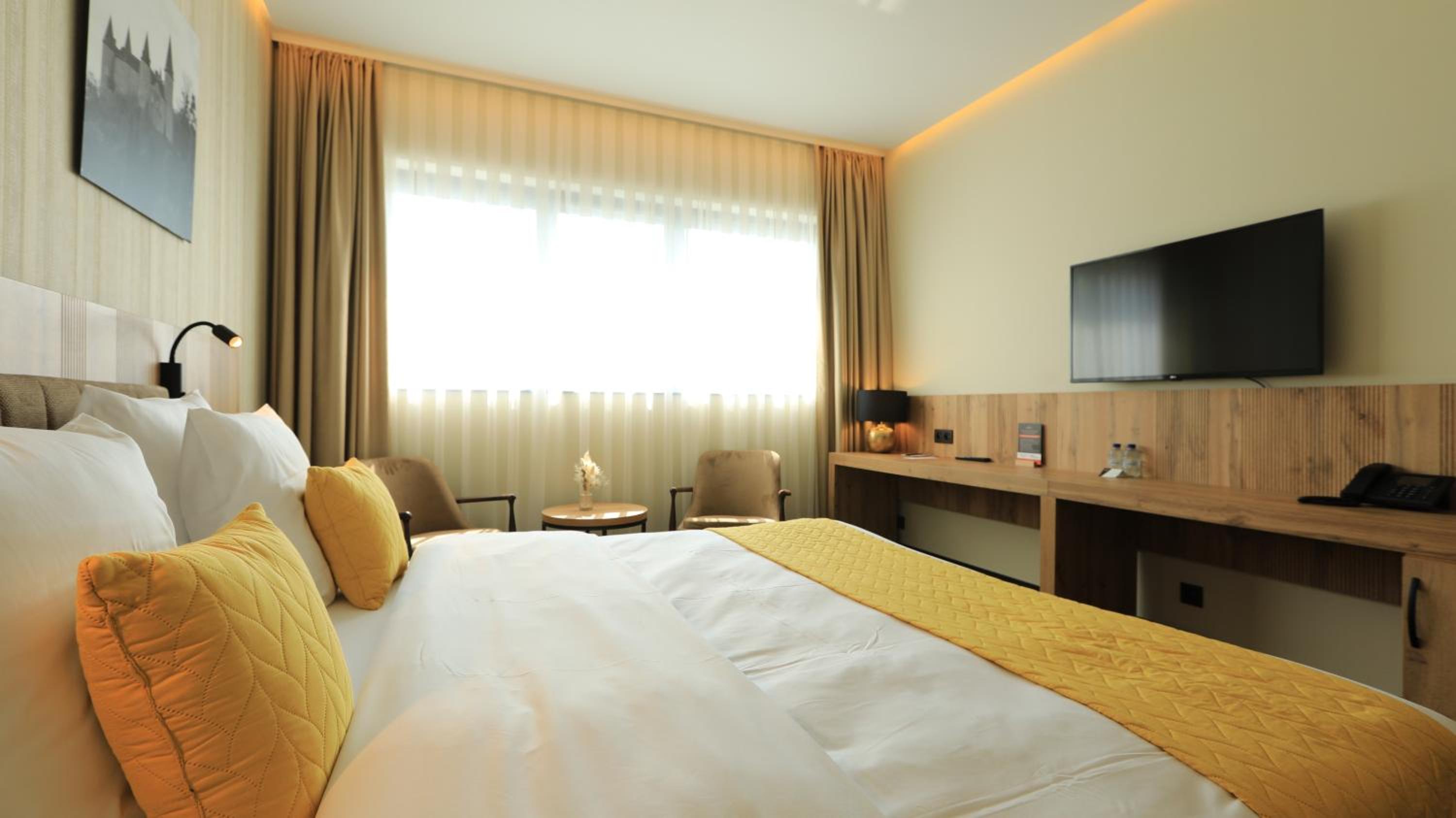 Deluxe King Room - Photo 1
