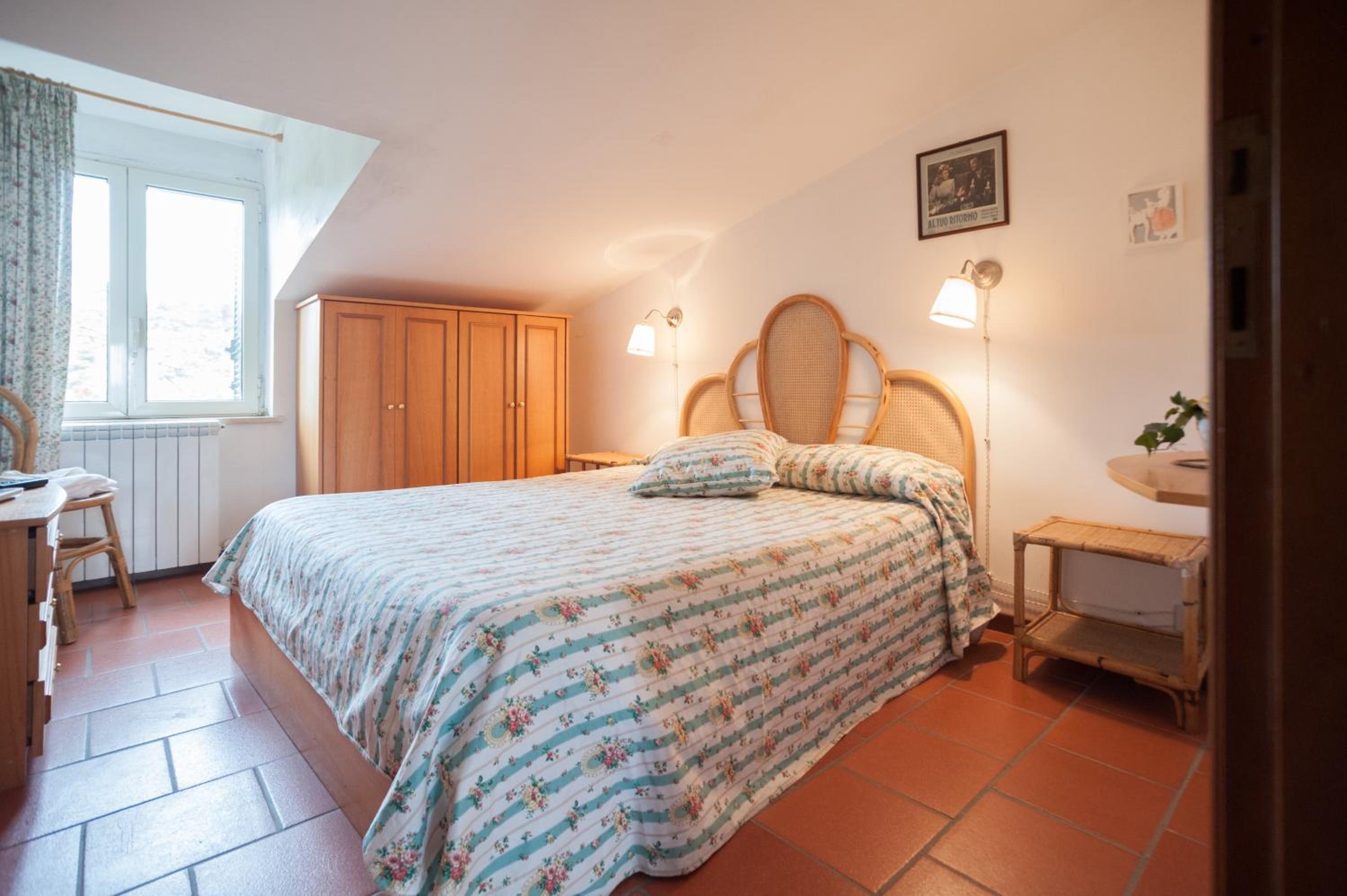Double Room with Private External Bathroom - Attic photo 1