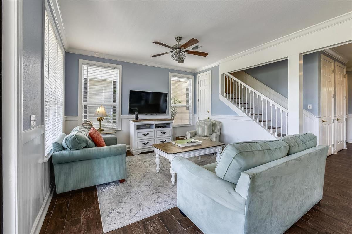 Five-Bedroom House photo 1
