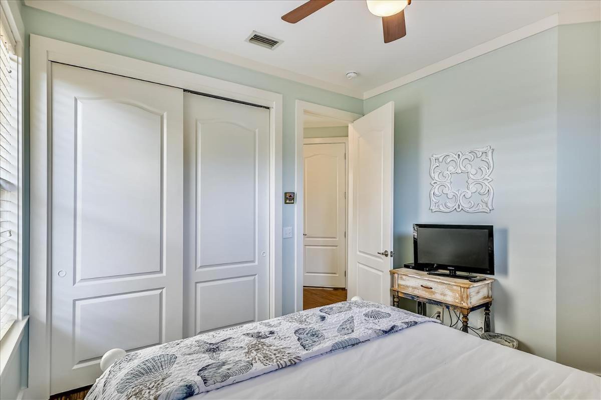 Four-Bedroom House photo 3