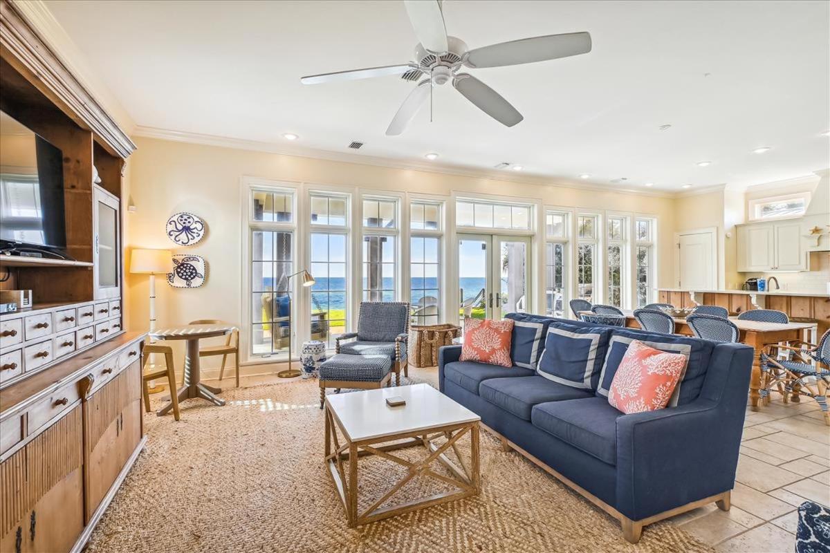 Five-Bedroom House photo 1