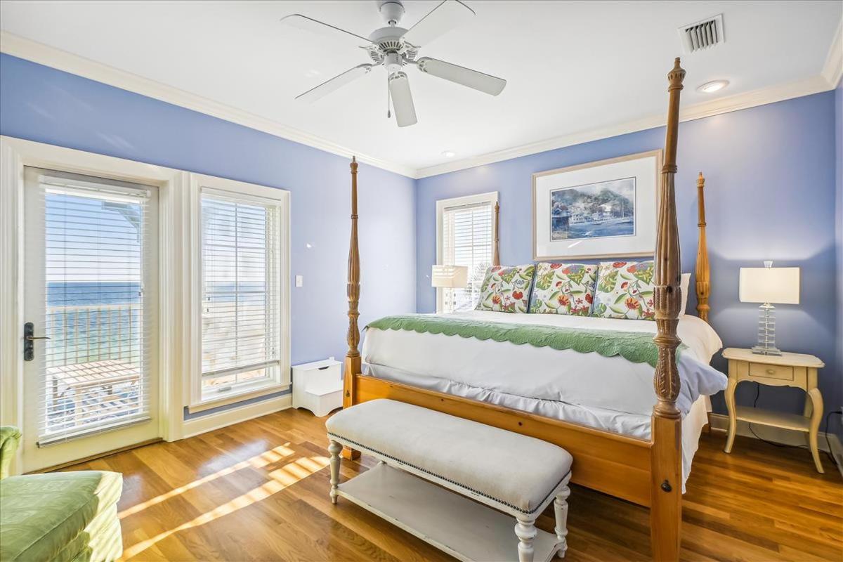 Five-Bedroom House photo 3