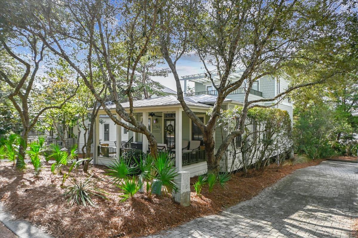 Three-Bedroom House photo 2