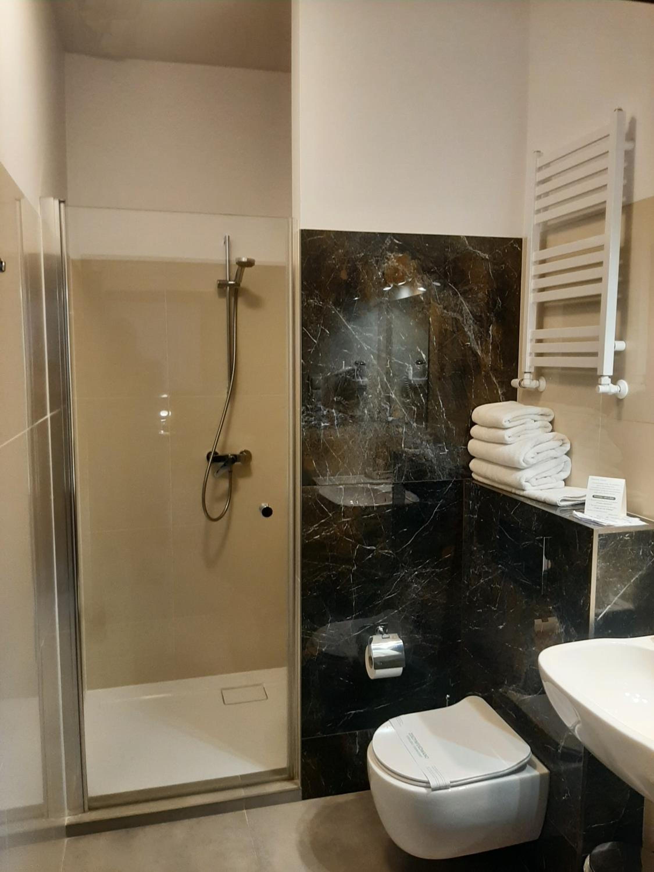 Business Double Room with Gym Access - Photo 2