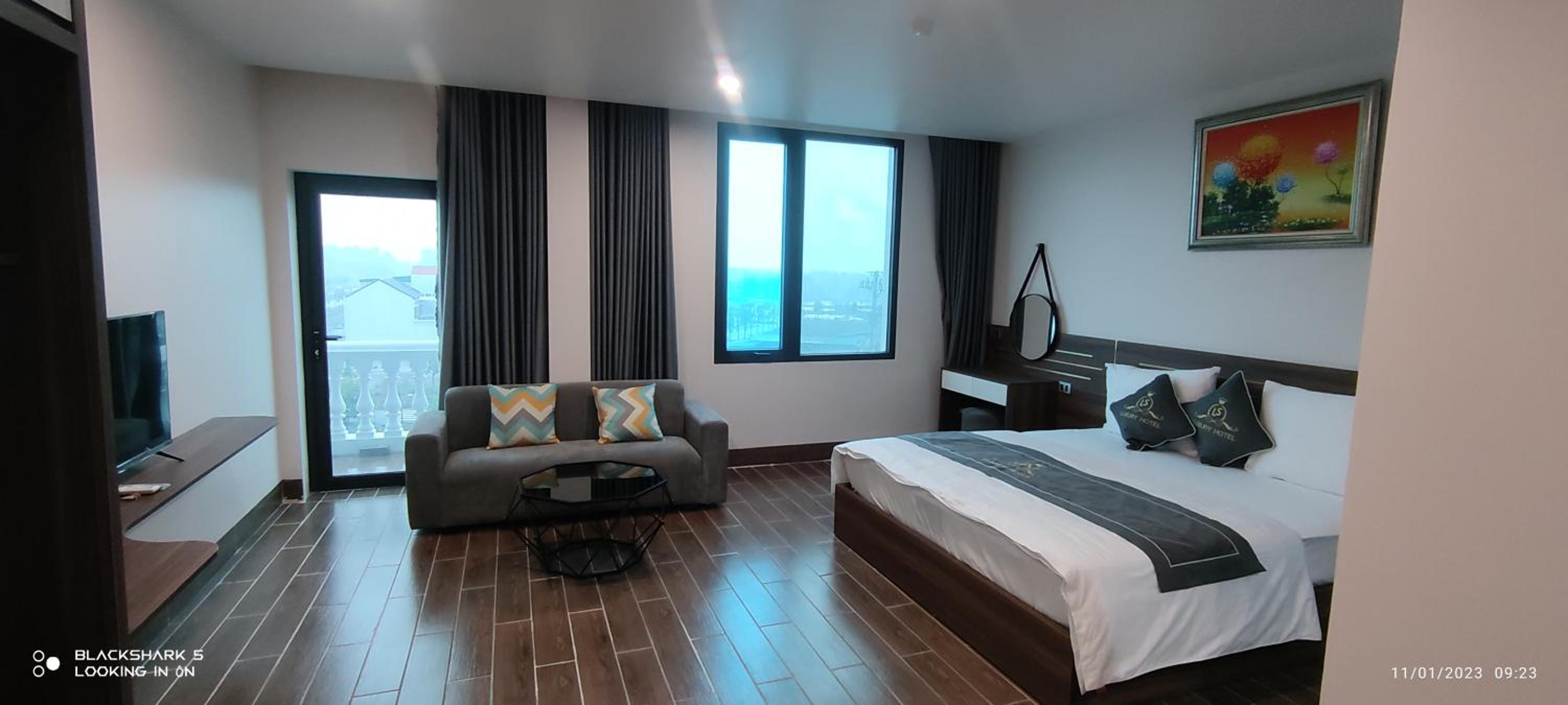 King Suite With Balcony photo 1