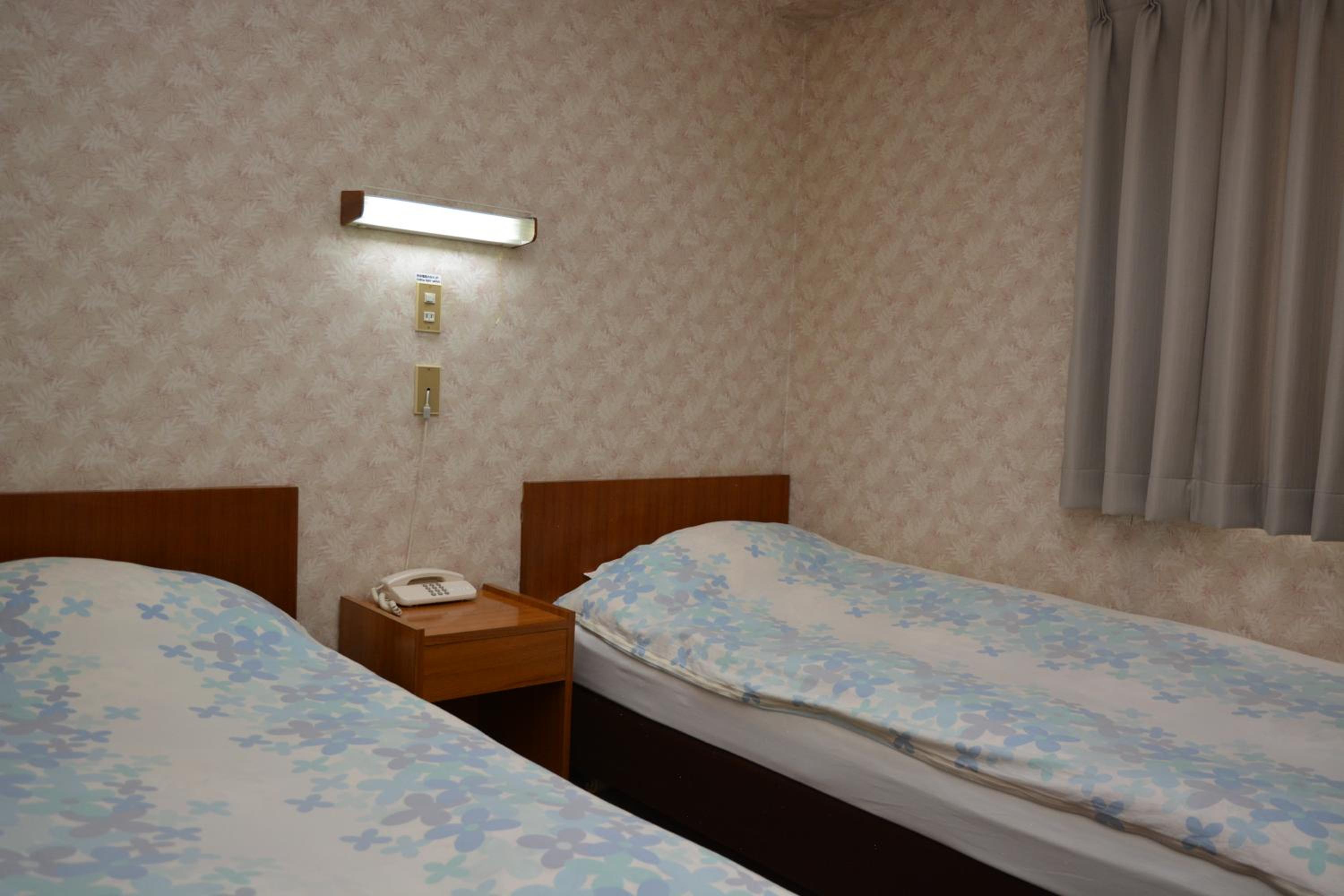 Twin Room - Photo 3