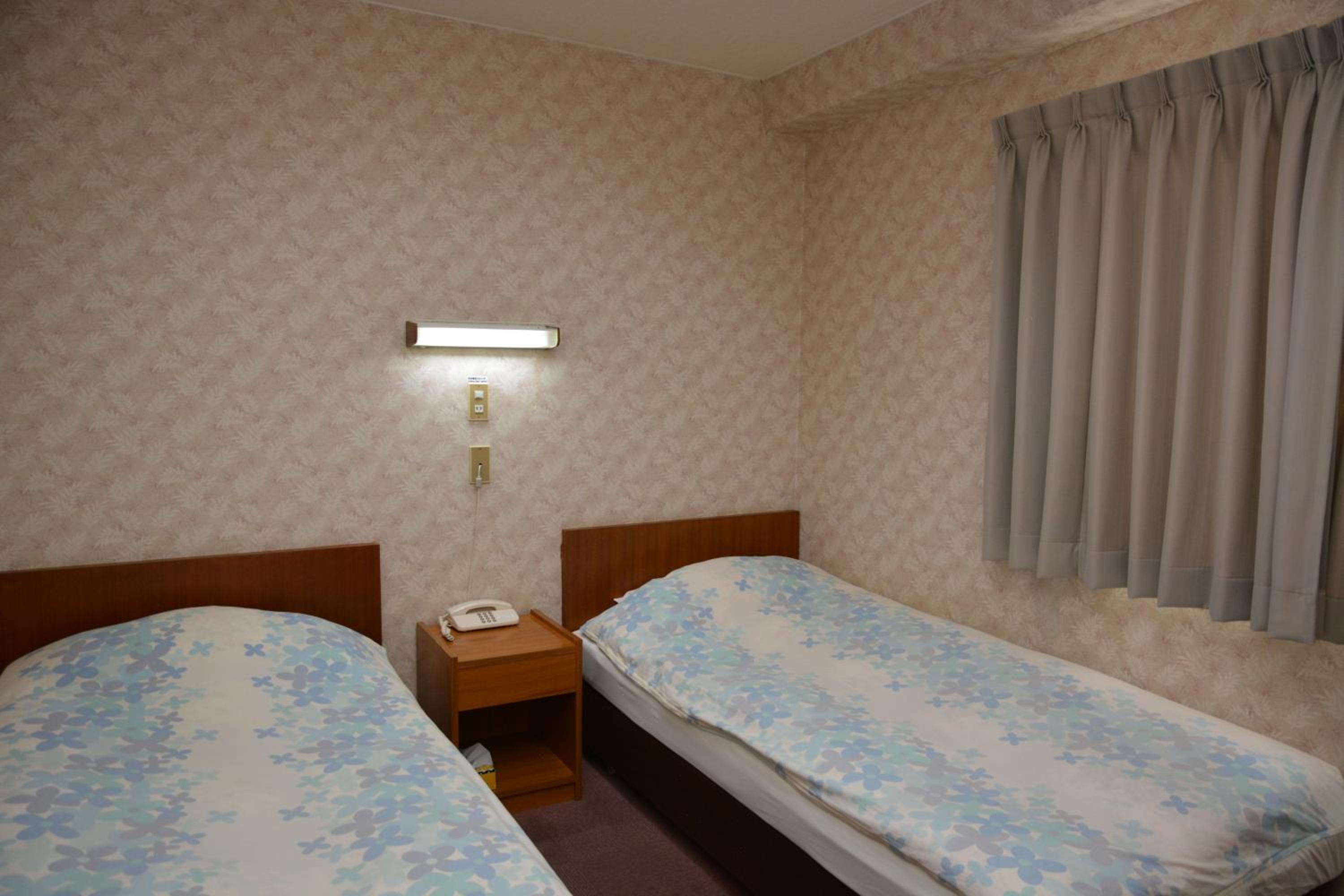 Twin Room - Photo 2