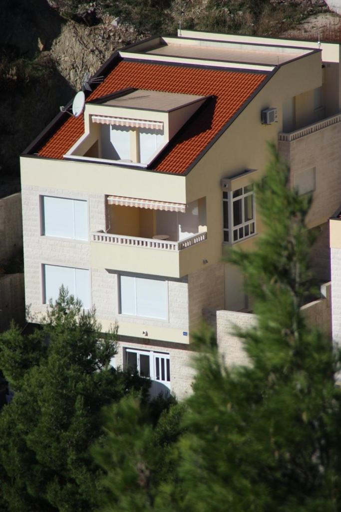 One-Bedroom Apartment with Balcony and Sea View photo 1