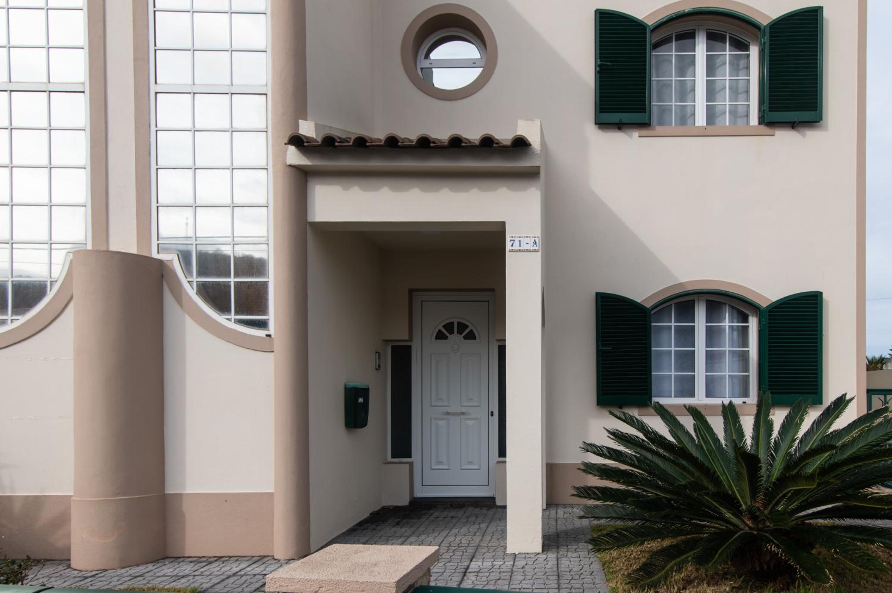 Three-Bedroom House photo 3