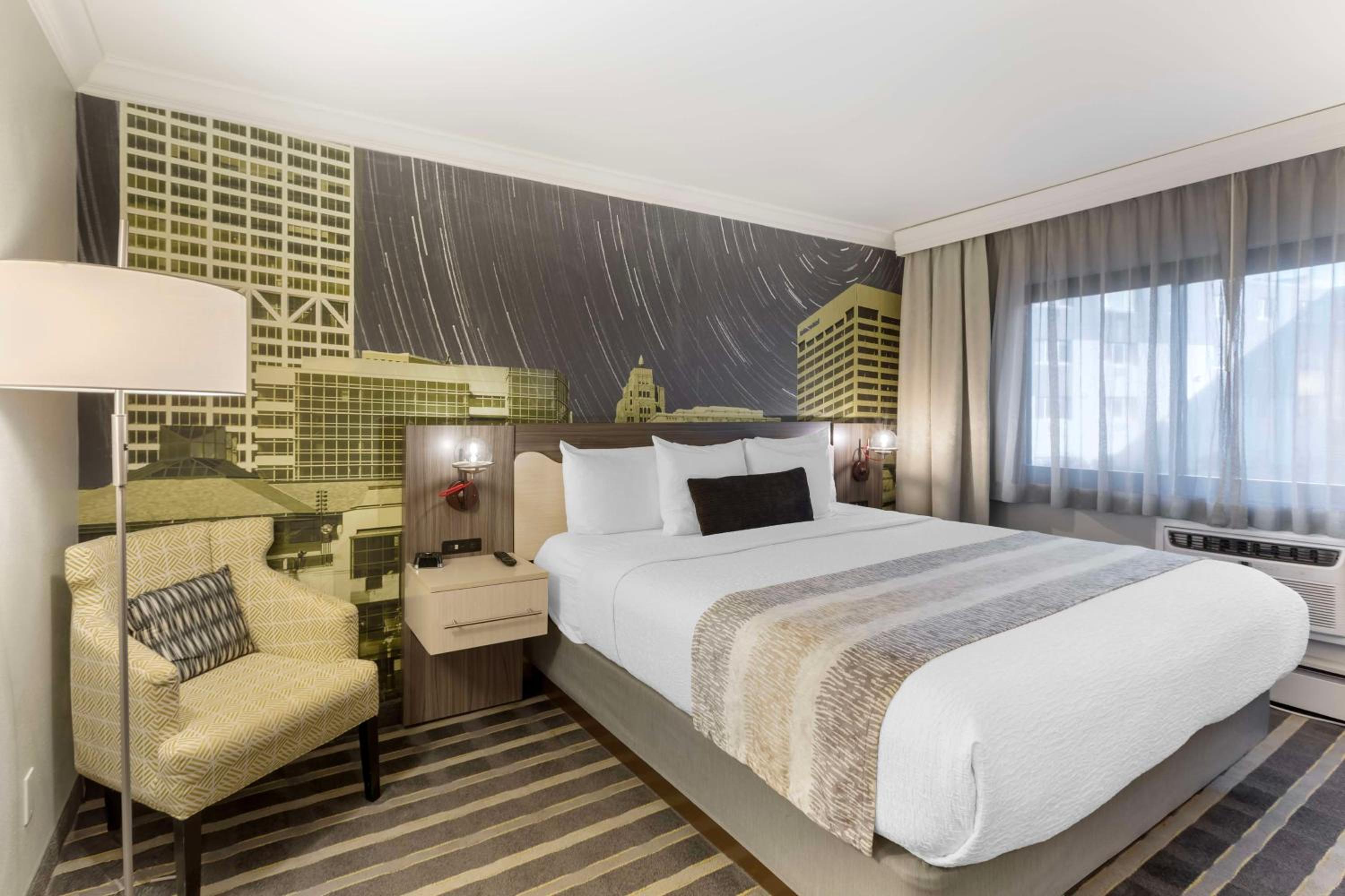 Queen Room photo 1