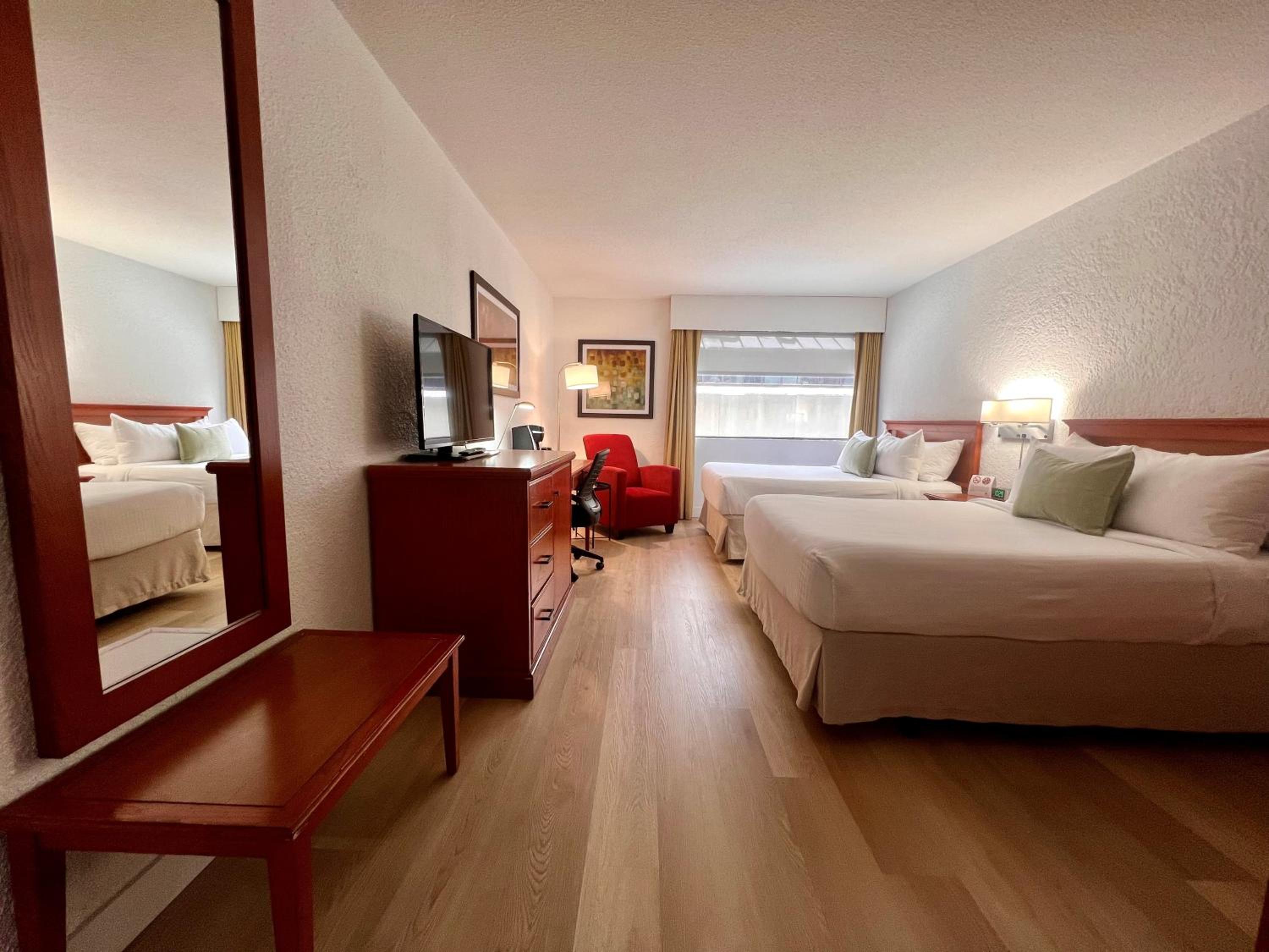 Comfort Room with 2 double beds - Photo 5