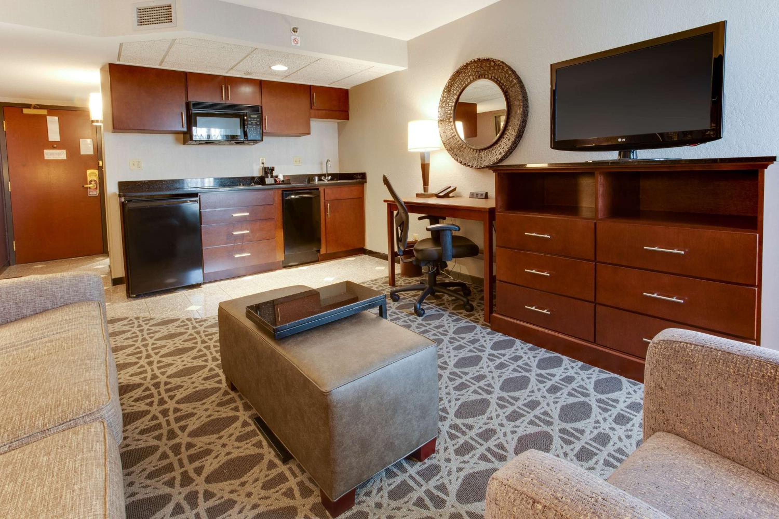 King Suite with Sofa Bed and Kitchenette – High Floor photo 1
