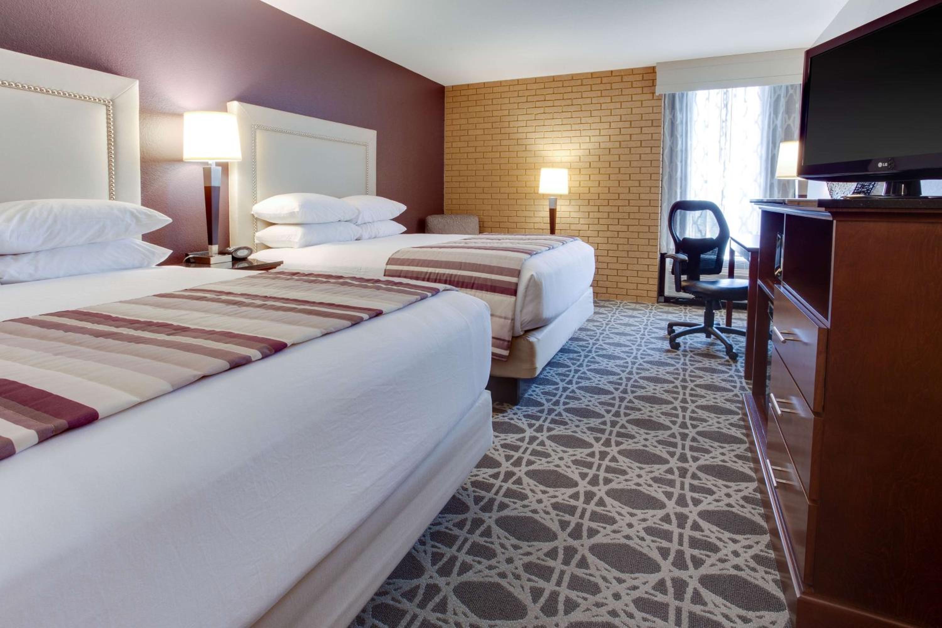 Deluxe Queen Room with Two Queen Beds photo 1