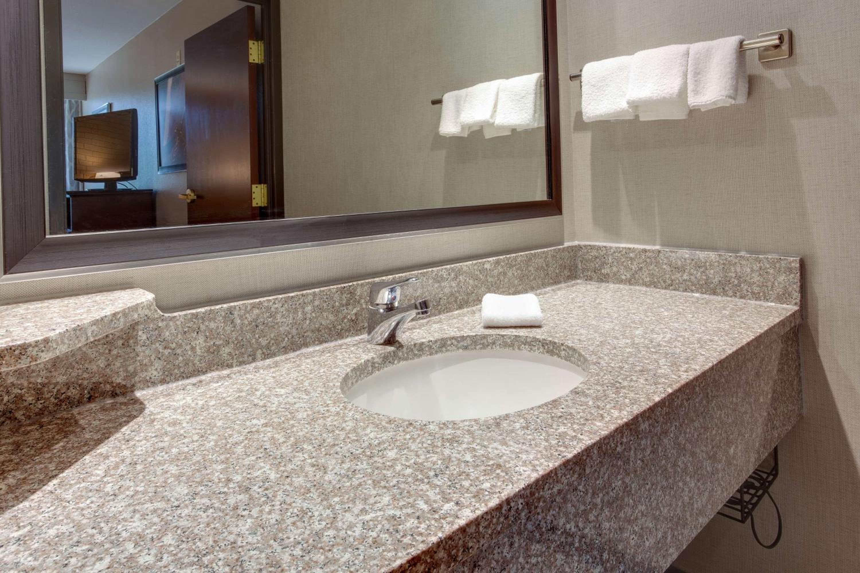 Superior King Room - Photo 3