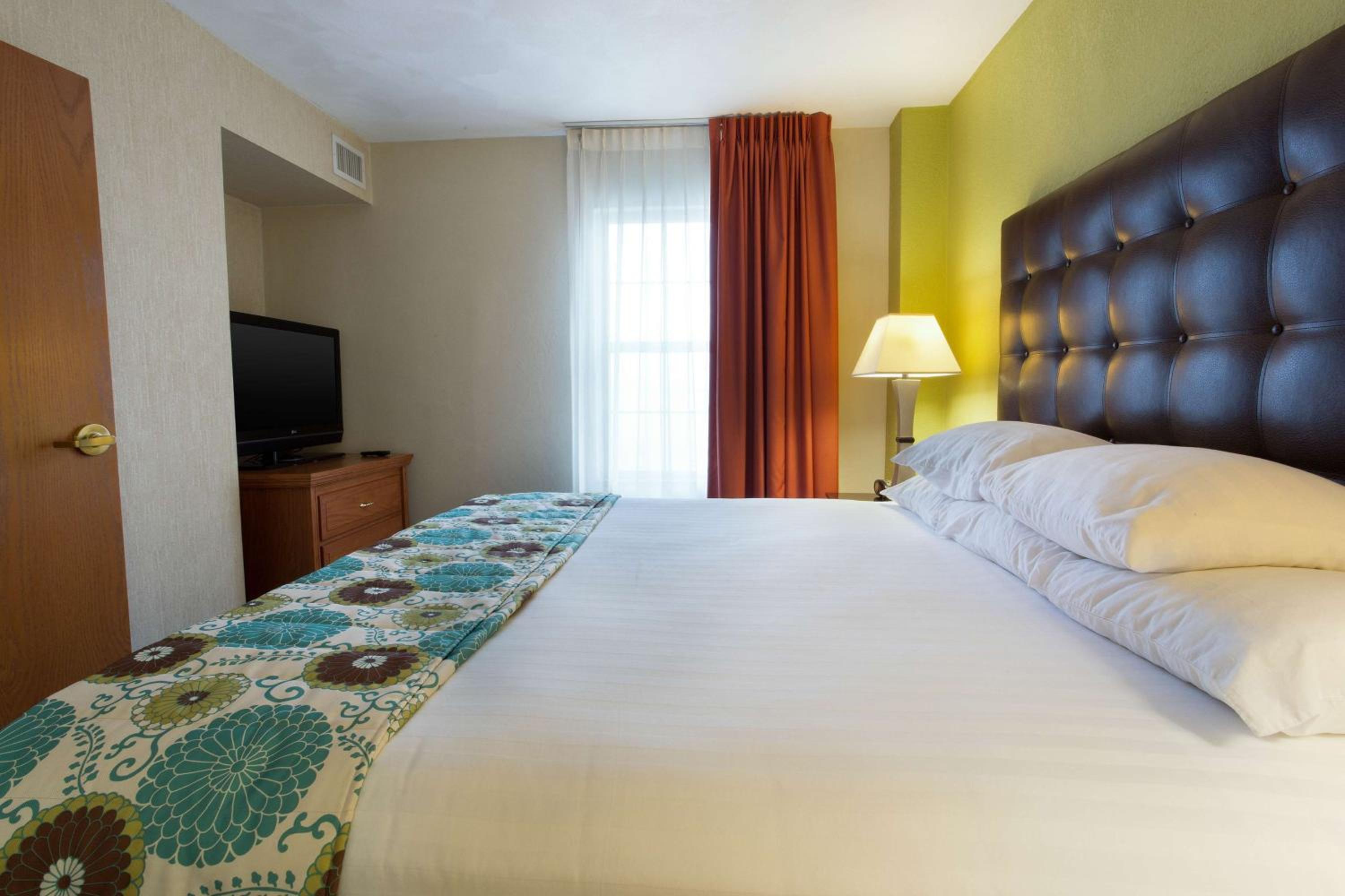 King Suite With Balcony, Kitchen, And Spa Bath