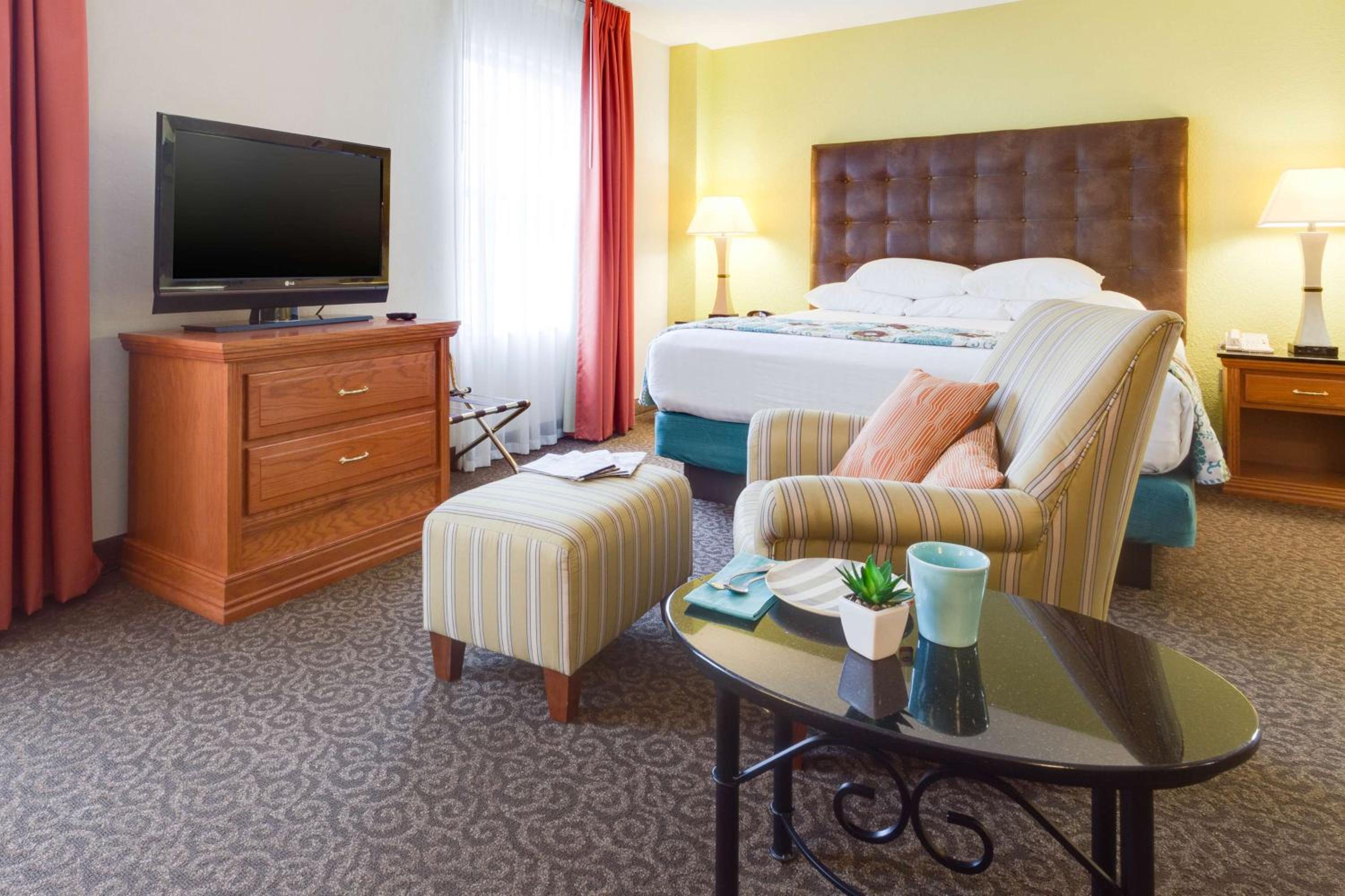 King Suite With Sofa Bed And Kitchenette photo 3