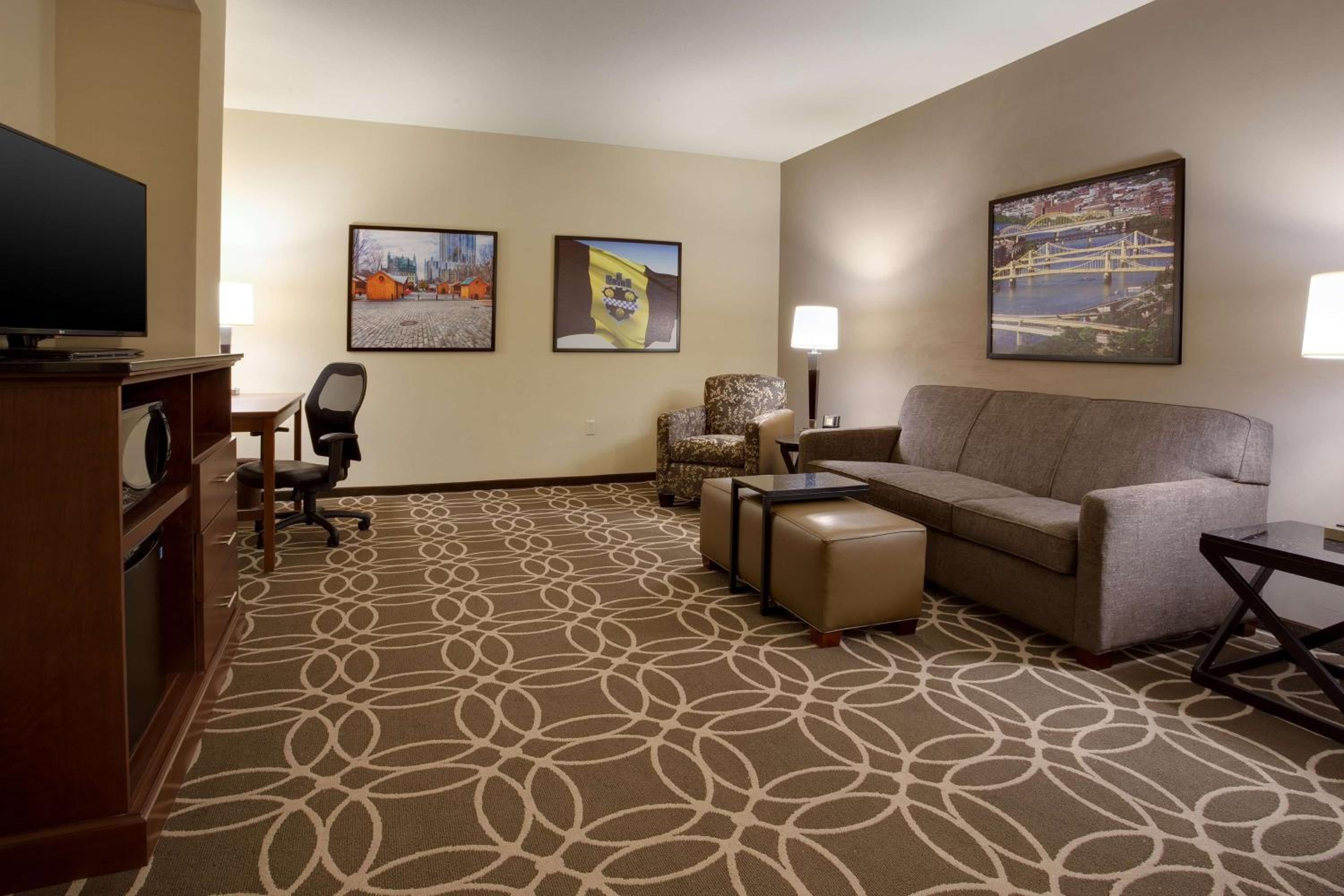 Superior King Suite photo 3