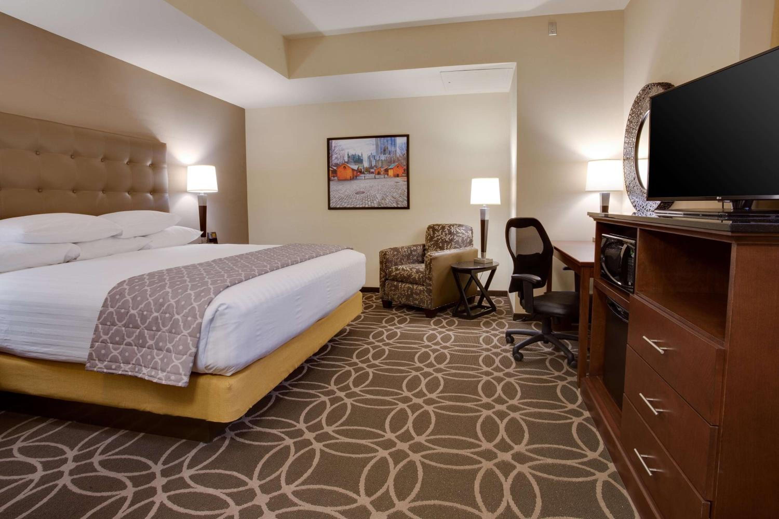 Deluxe King Room with Sofa Bed photo 1