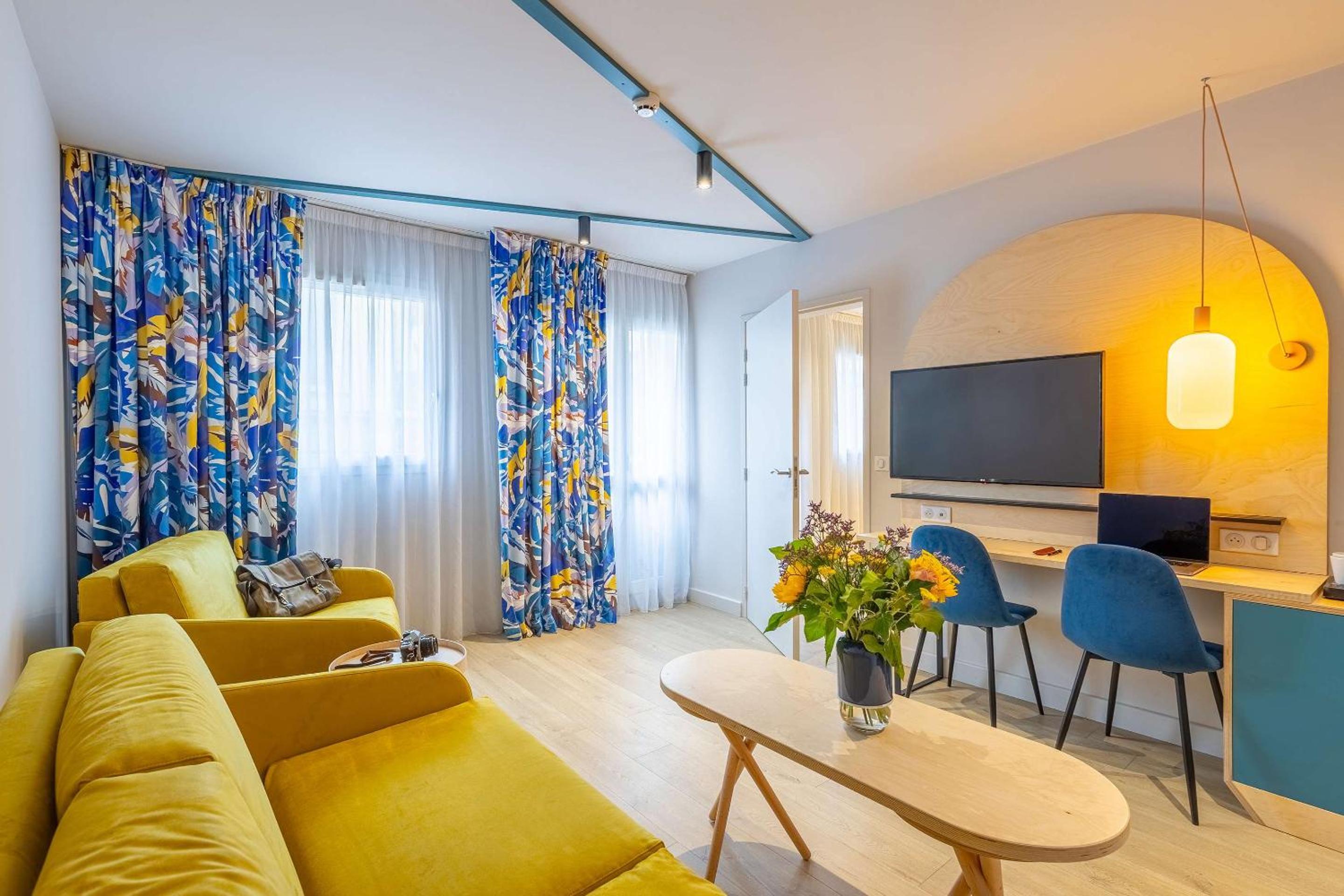 Suite with Spa Access - Photo 1