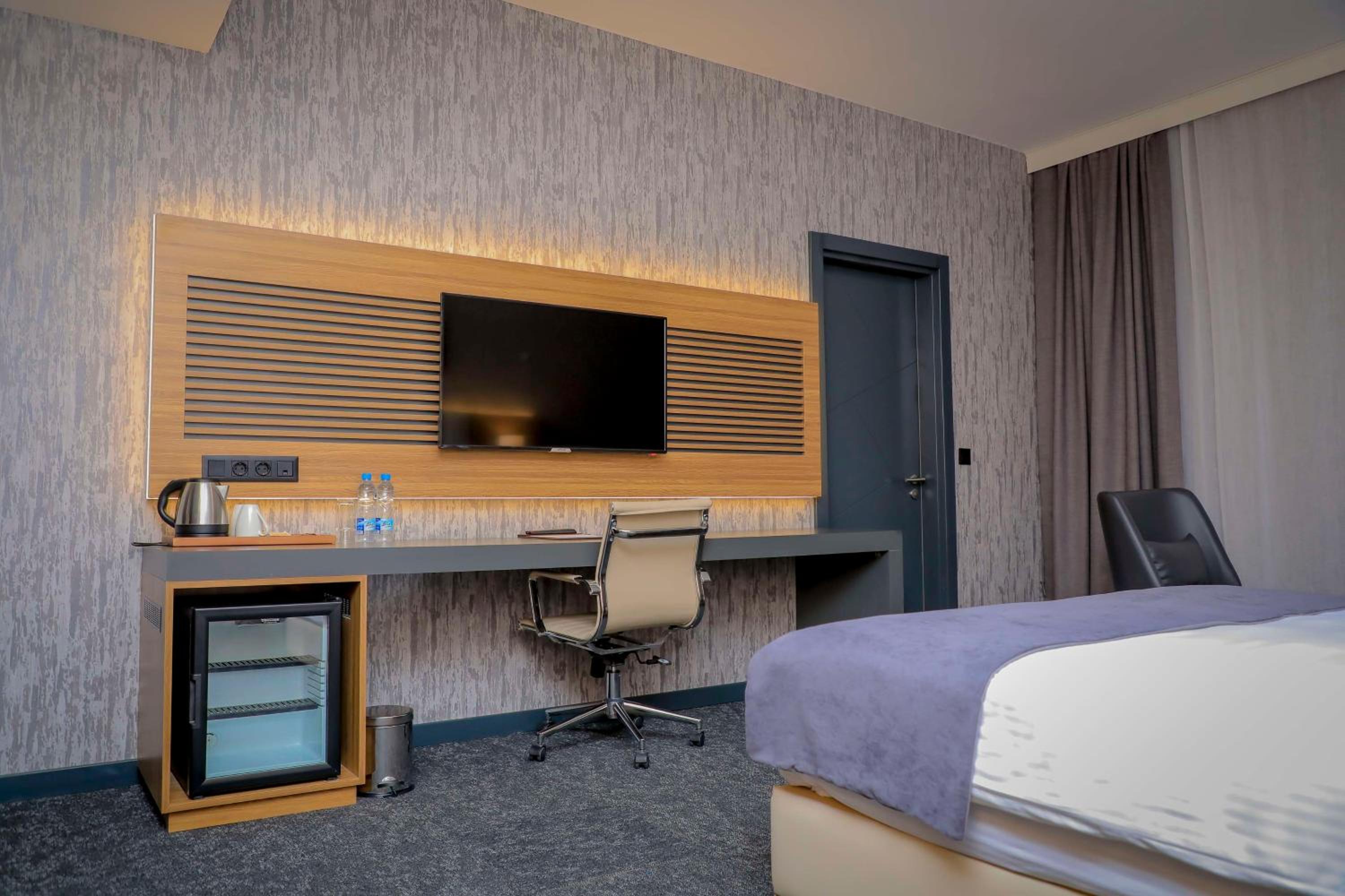Executive Queen Room with Garden View - Non-Smoking - Photo 2