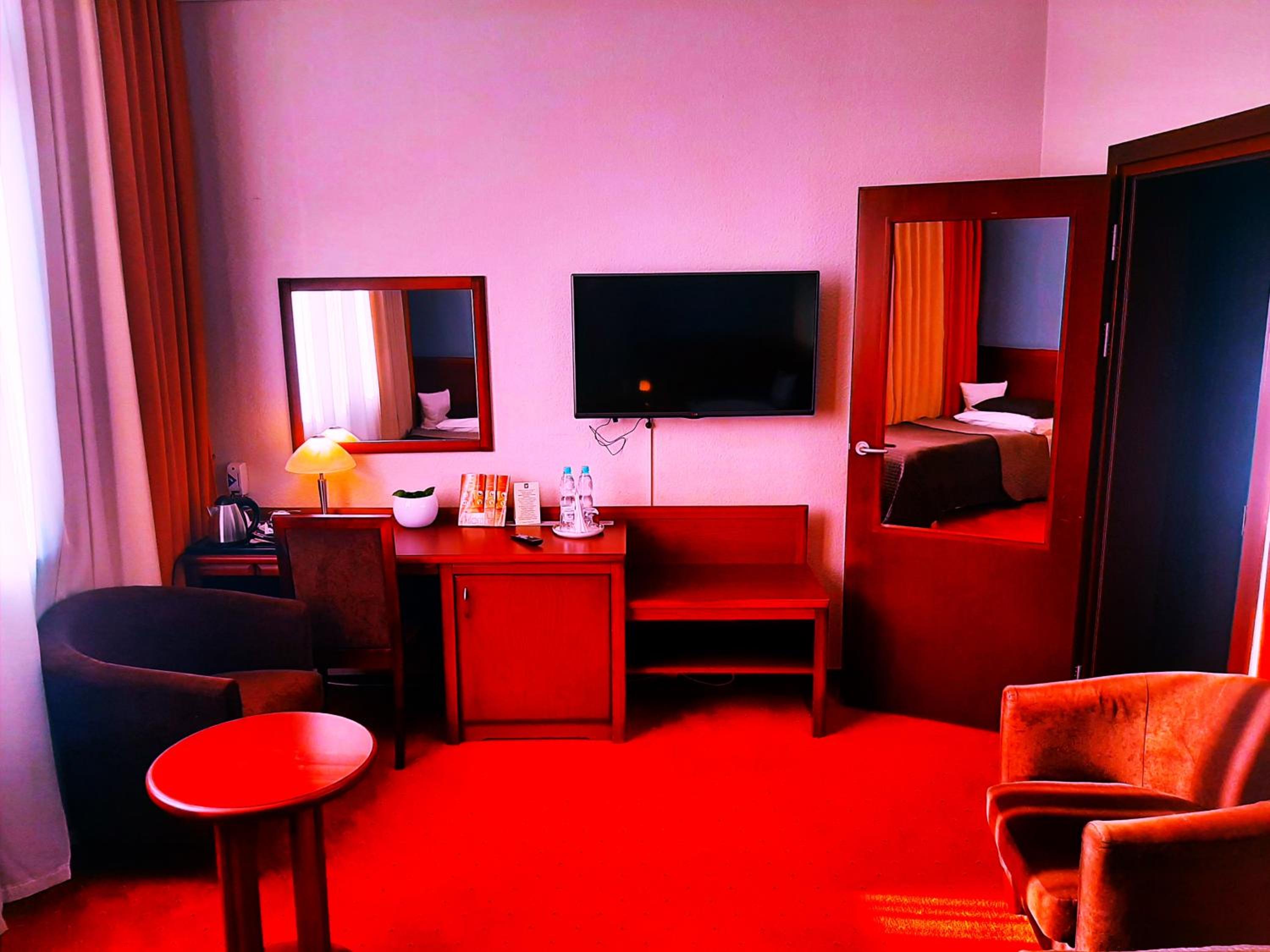 Twin Room - Photo 2
