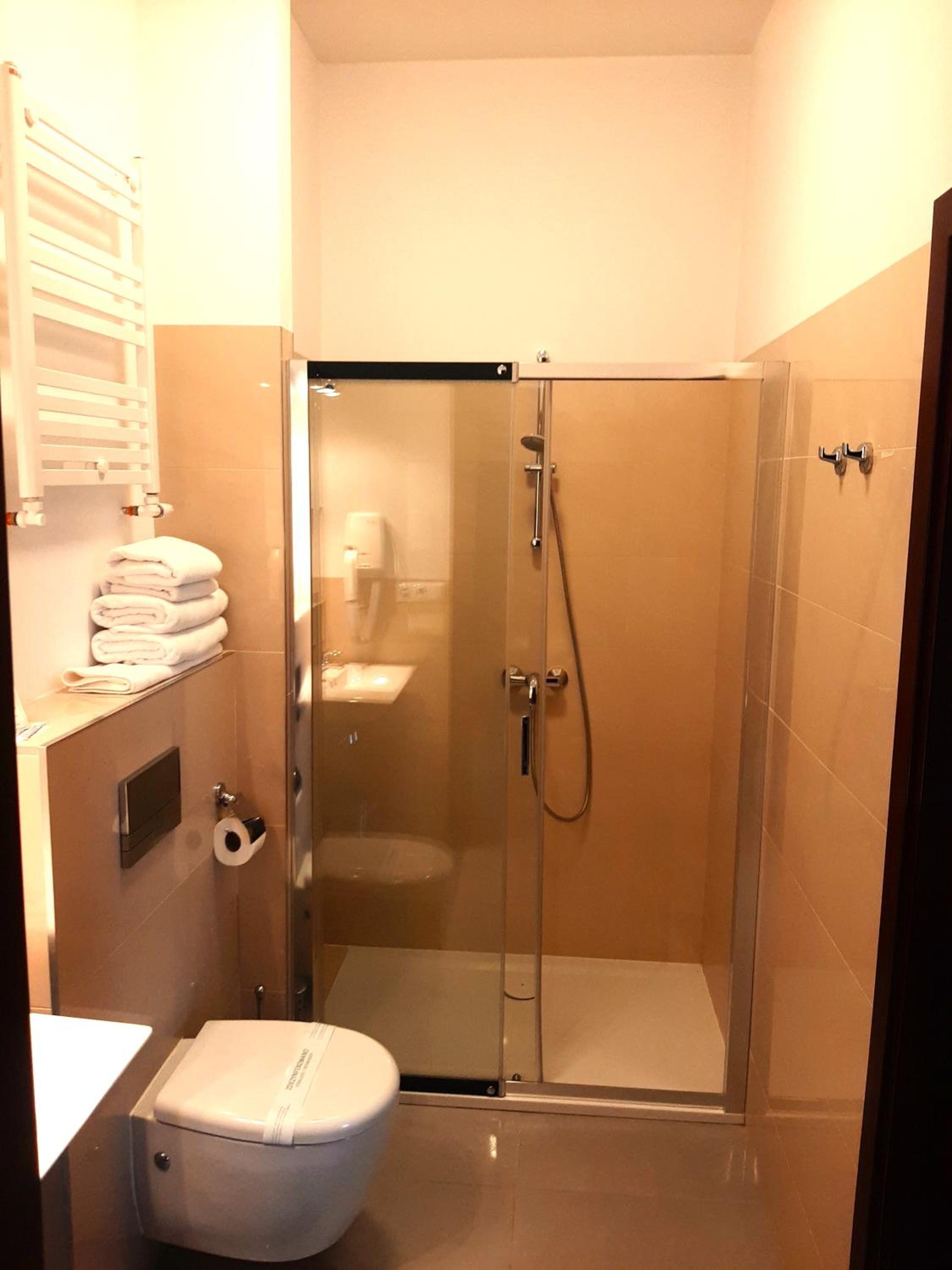 Twin Room - Photo 3