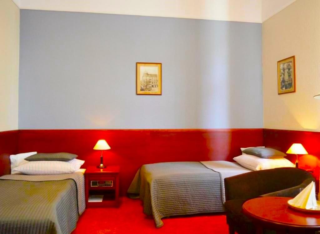 Large Double Room - Photo 1